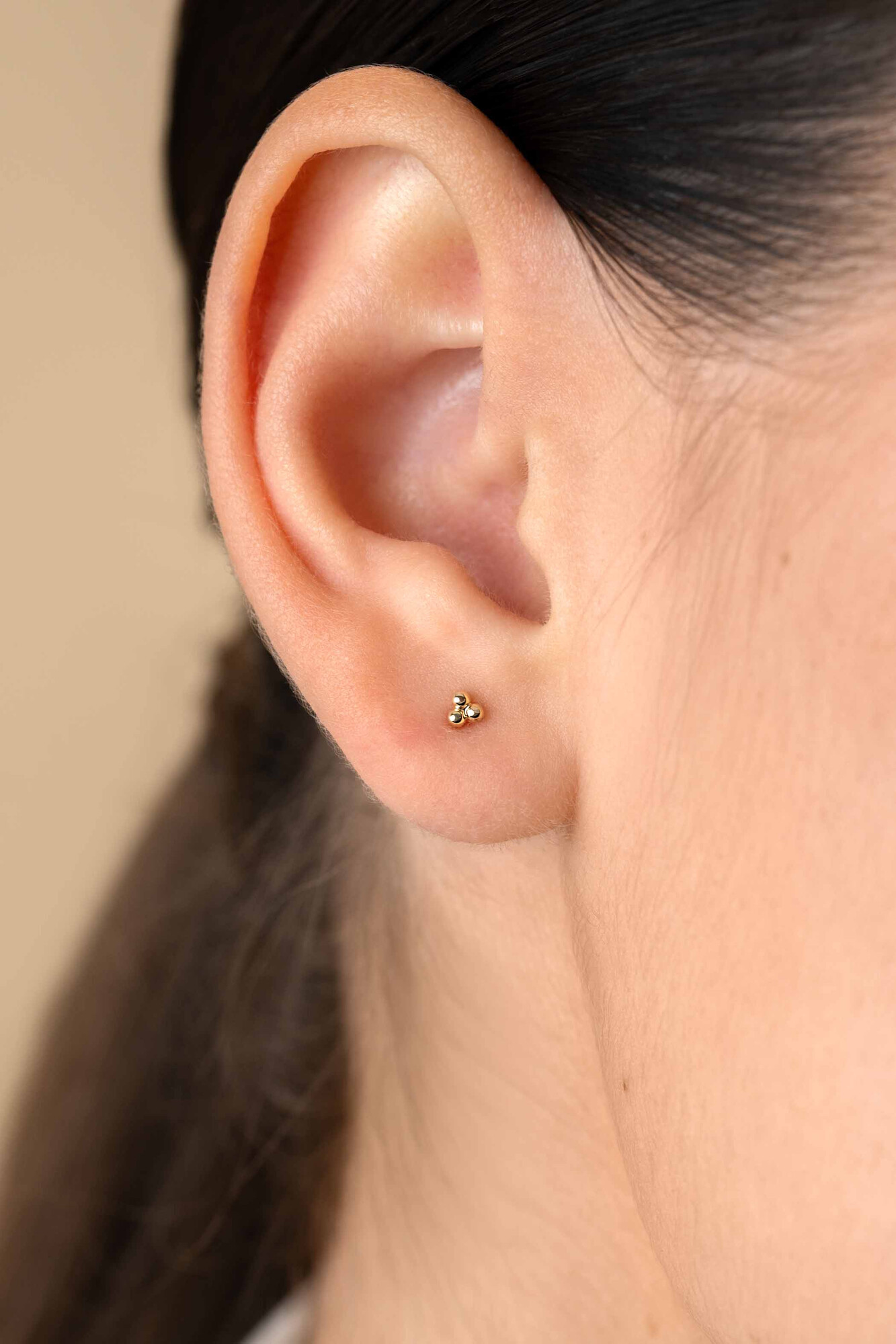 3mm ZINZI Gold 14 krt gouden oorknopjes drie gladde bolletjes in een driehoek ZGO476
