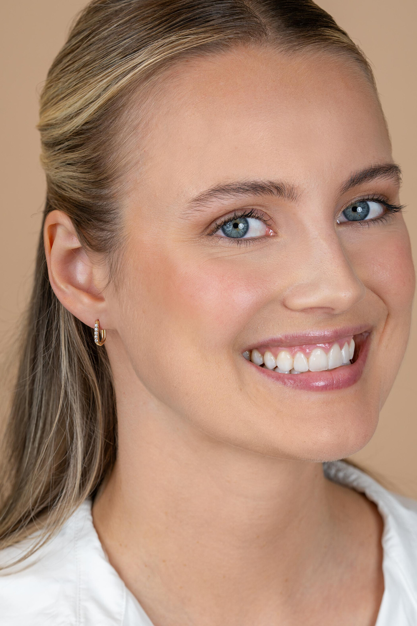 12mm ZINZI Gold 14 krt gouden oorringen rechthoekig model bezet met witte zirconia's met luxe klapsluiting 12mm x 1,9mm ZGO564
