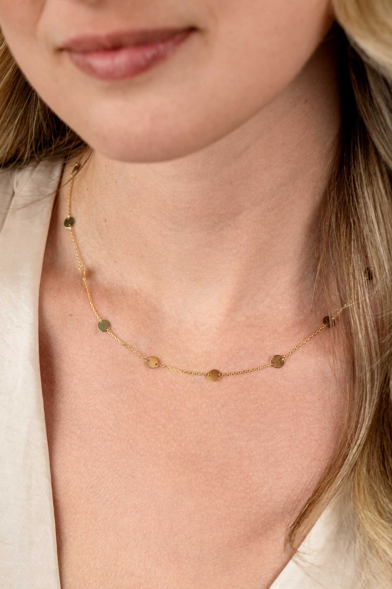 ZINZI Gold 14 krt gouden ketting met subtiele jasseron schakels en zestien ronde gladde plaatjes 5mm breed 42-45cm ZGC503
