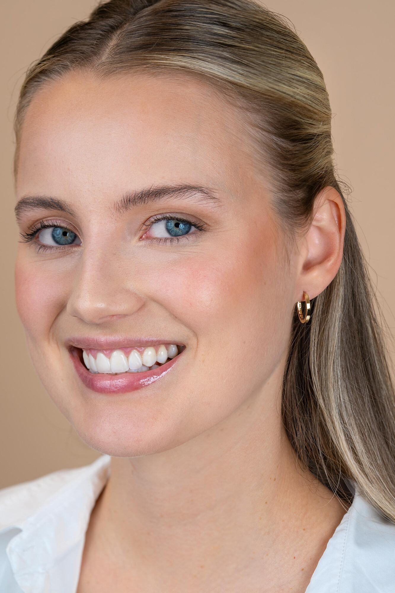 17mm ZINZI Gold 14 krt gouden oorringen met luxe klapsluiting 17mm x 2mm vierkante buis ZGO572
