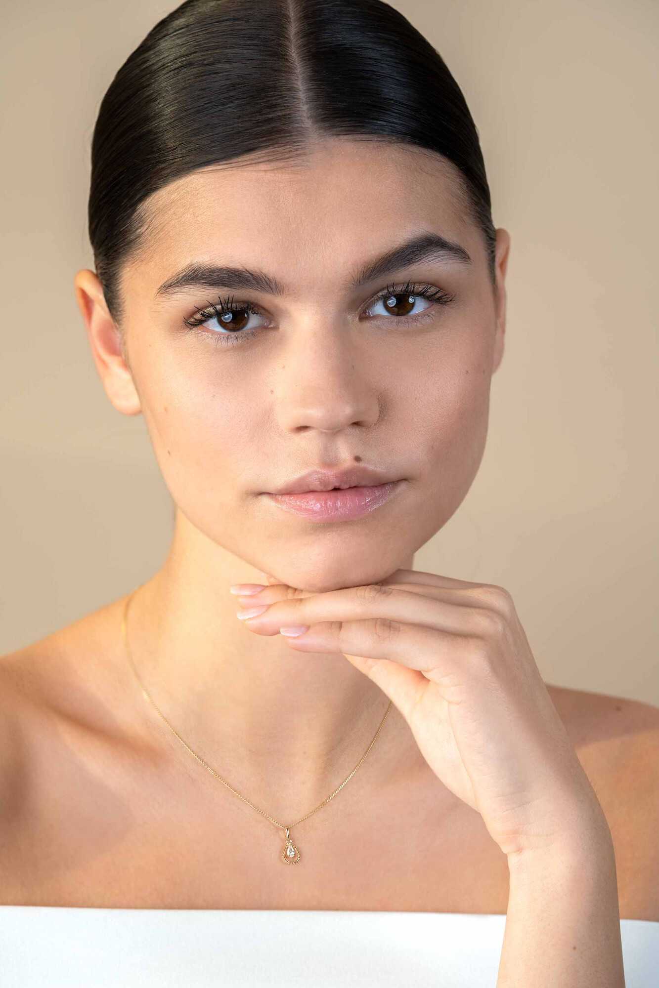 16mm ZINZI Gold 14 krt gouden hanger met open druppelvorm en peervormige witte zirconia ZGH478 (zonder collier)
