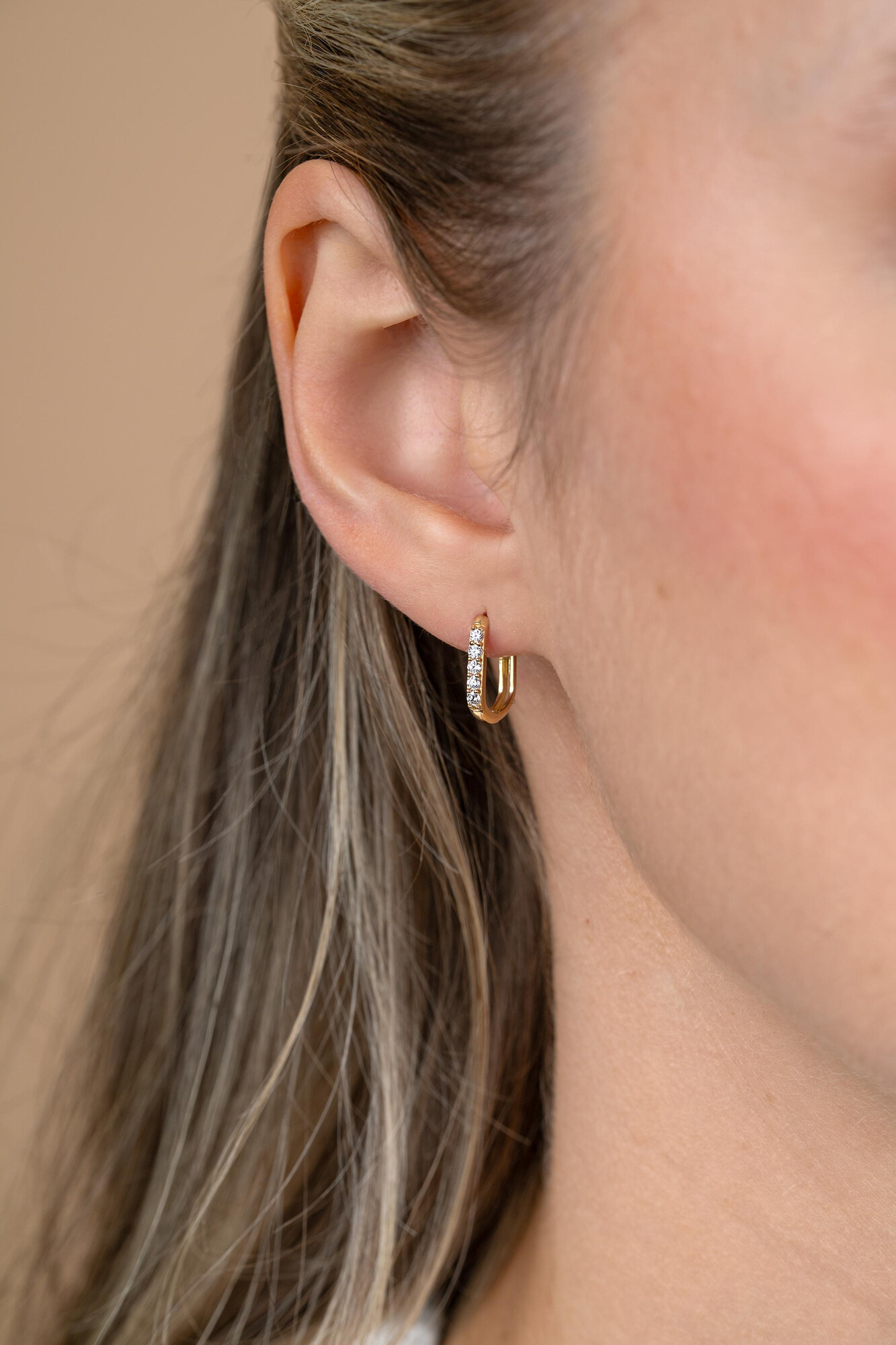 12mm ZINZI Gold 14 krt gouden oorringen rechthoekig model bezet met witte zirconia's met luxe klapsluiting 12mm x 1,9mm ZGO564
