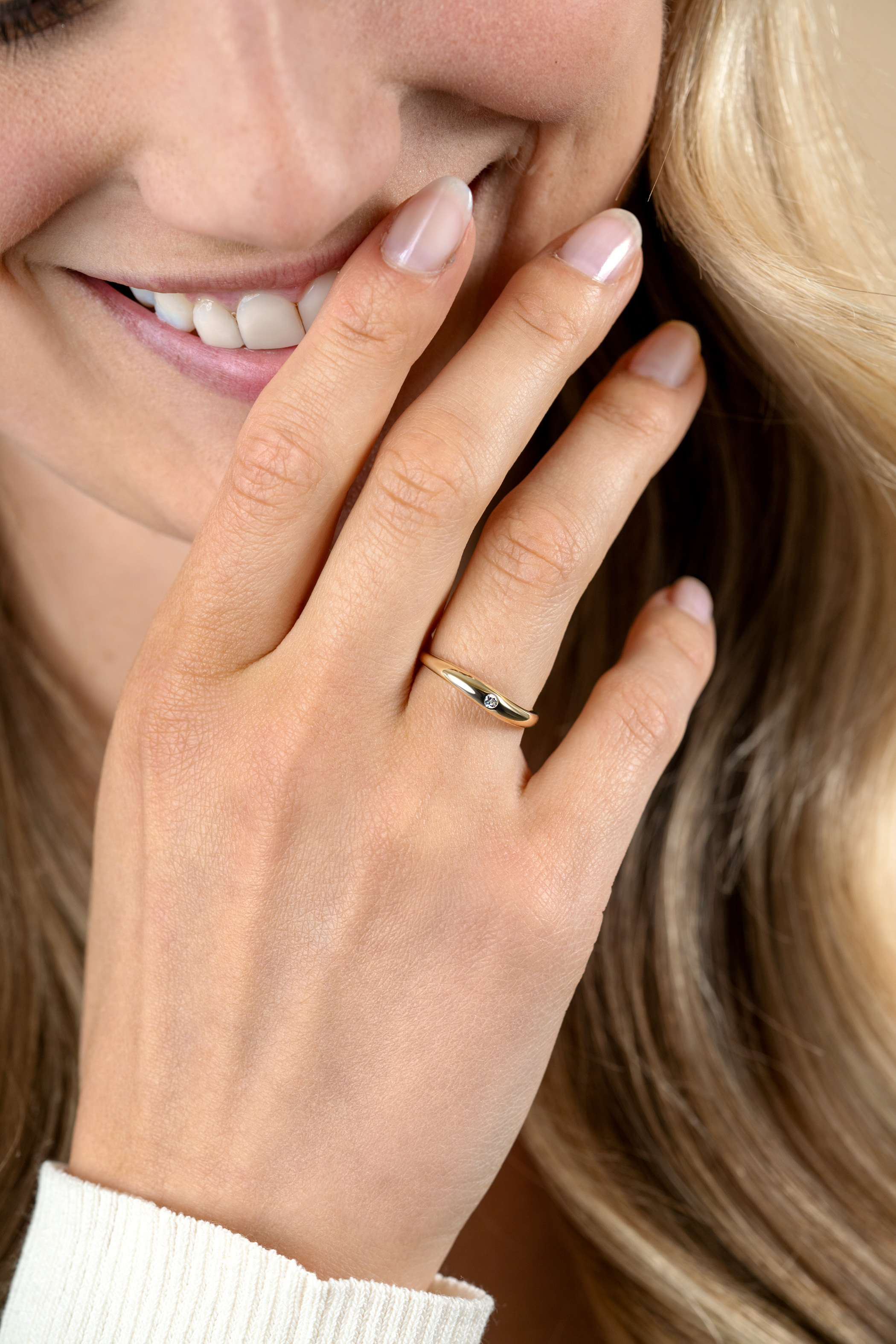 ZINZI Gold 14 krt gouden ring organisch gevormd, bezet met witte zirkonia ZGR535C