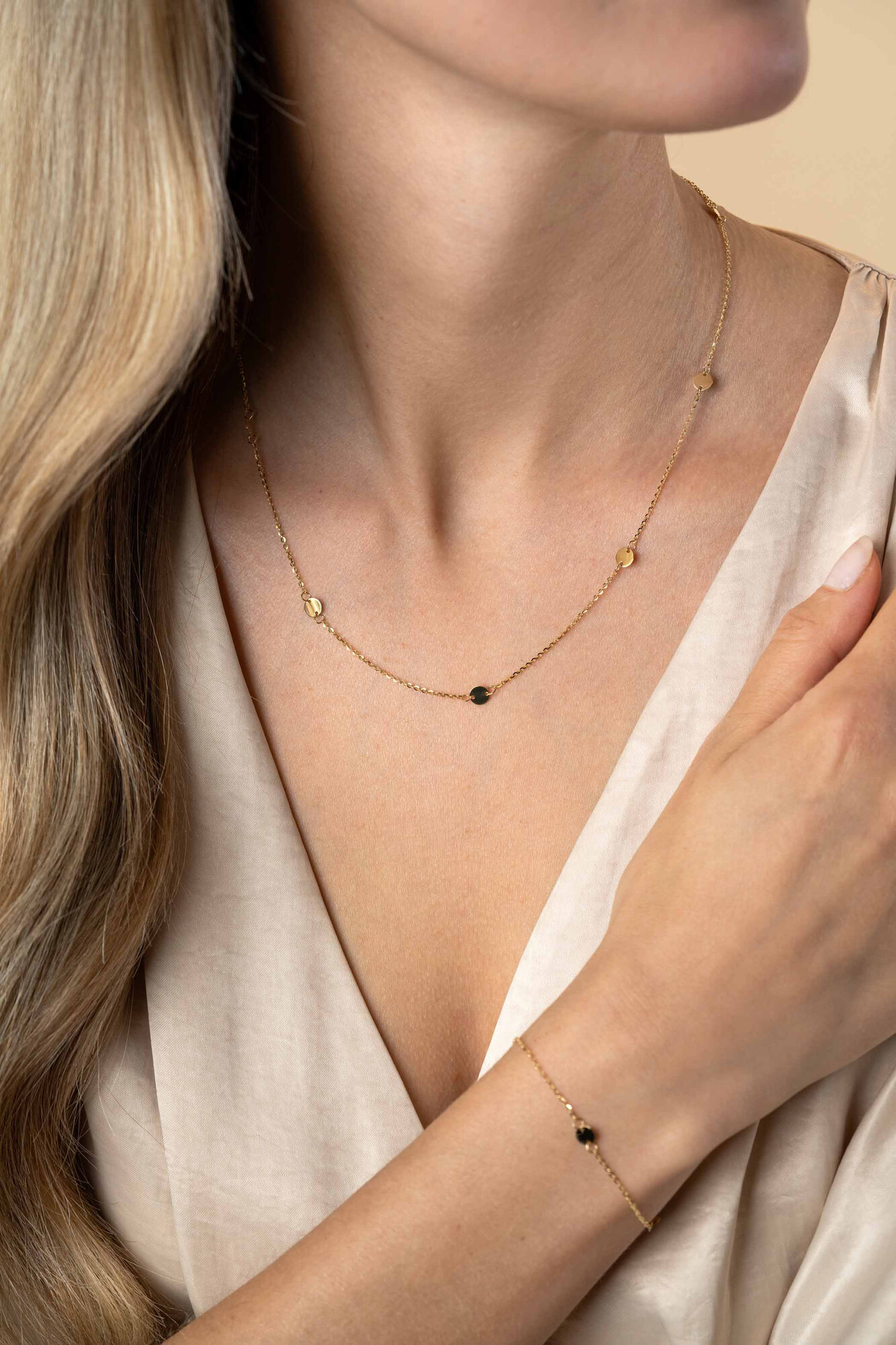 ZINZI Gold 14 krt gouden ketting met subtiele jasseron schakels en zeven ronde gladde plaatjes 5mm breed 42-45cm ZGC444
