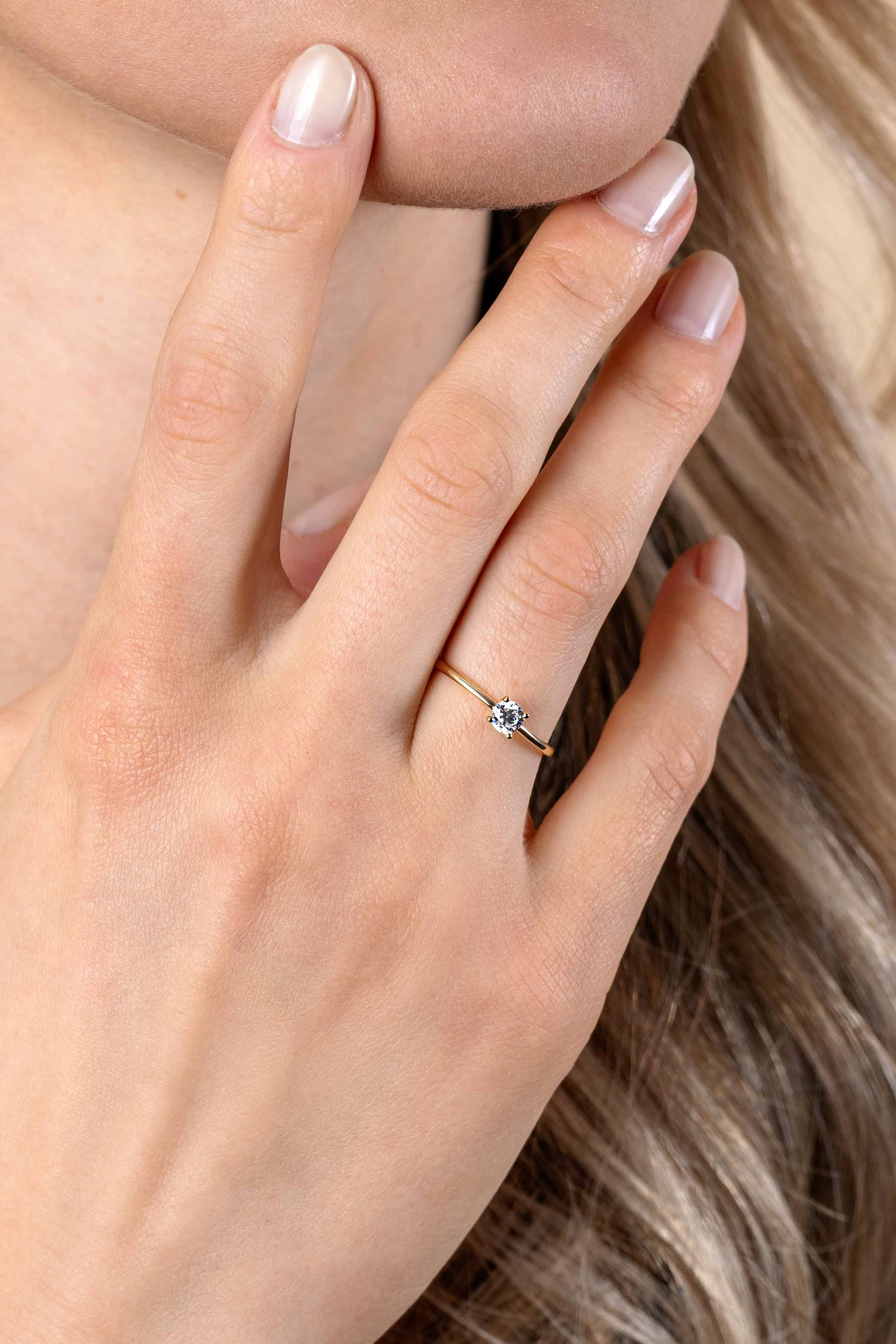 ZINZI Gold 14 krt gouden ring bezet met een ronde witte zirconia in vierpootszetting (4mm) ZGR385
C