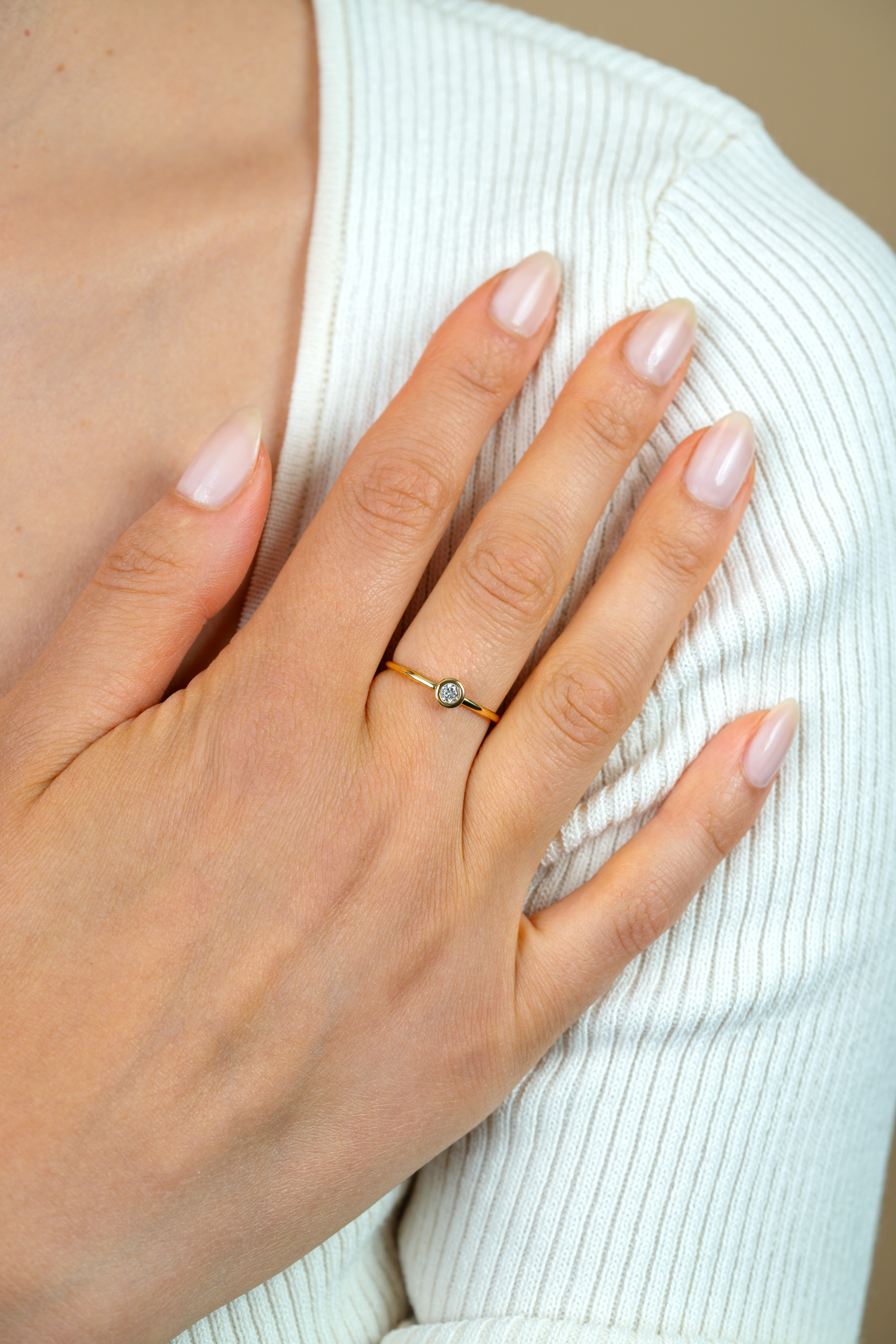 ZINZI Gold 14 krt gouden ring bezet met ronde witte zirconia 4,5mm breed ZGR371C