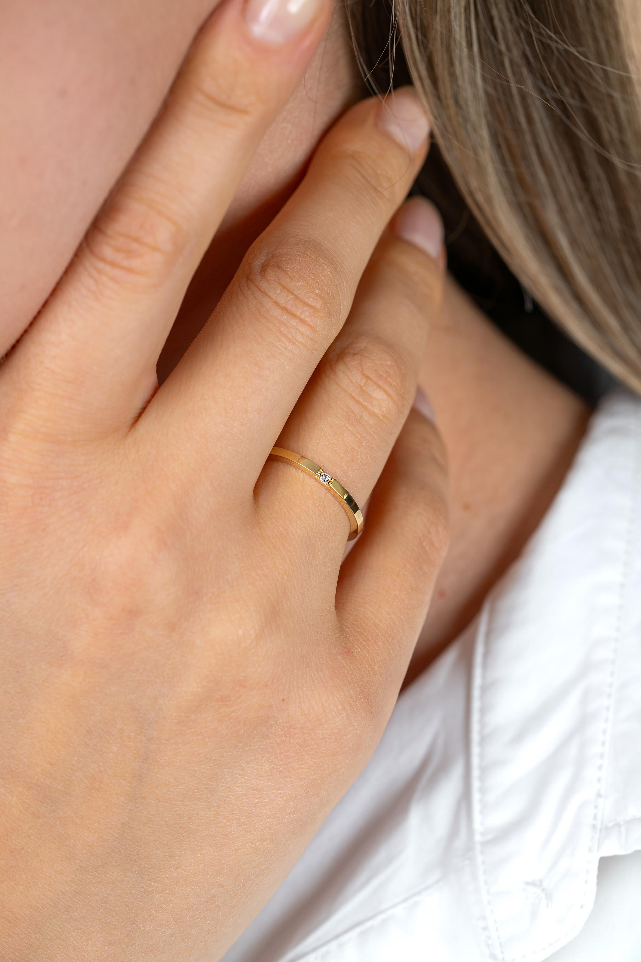 ZINZI Gold 14 krt gouden ring (1,6mm breed) bezet met witte zirconia ZGR561
C