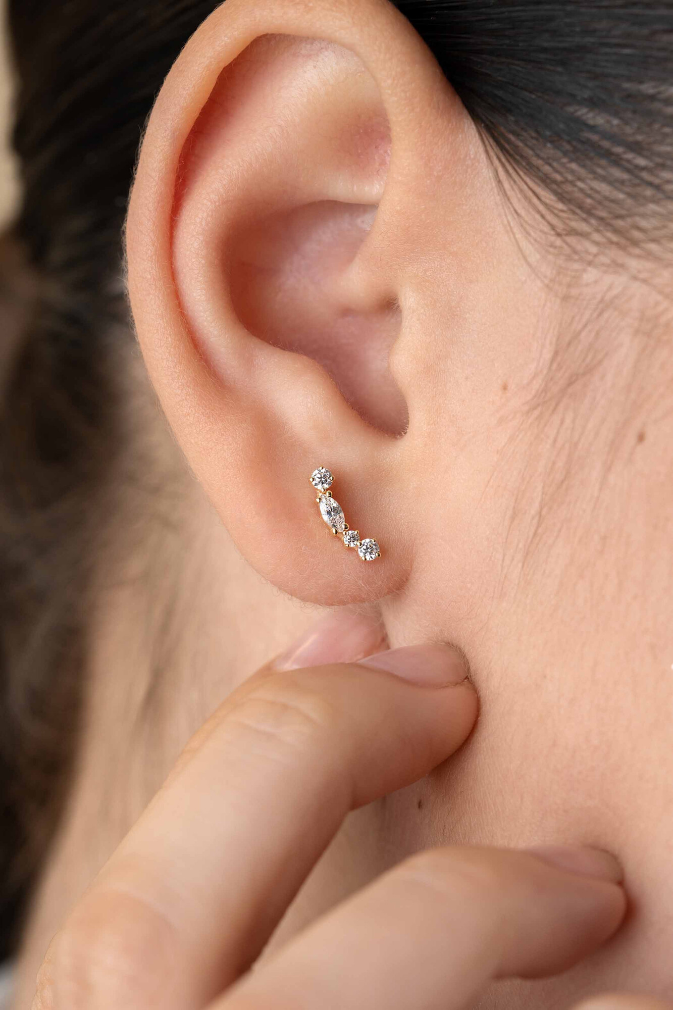 10mm ZINZI Gold 14 krt gouden fantasie oorstekers bezet met vierkante en peervormige witte zirconia's ZGO464