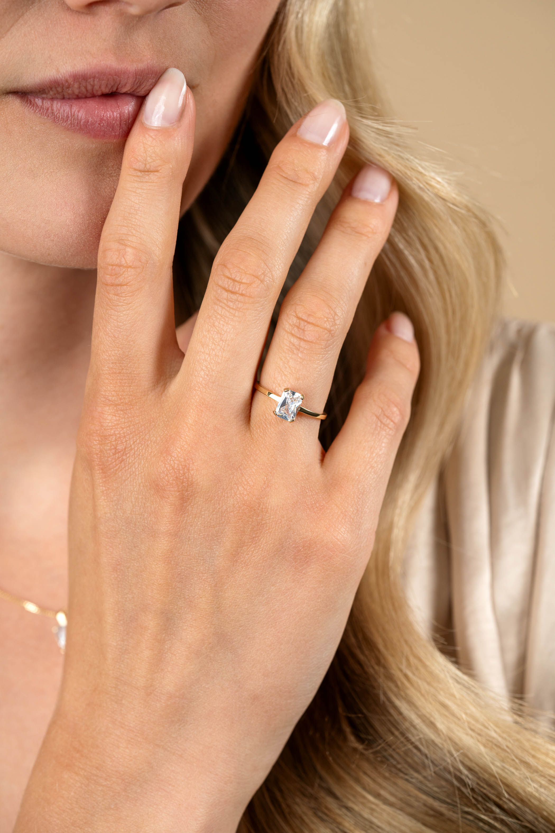 ZINZI Gold 14 krt gouden ring bezet met een rechthoekige witte zirkonia in vierpootzetting ZGR509C