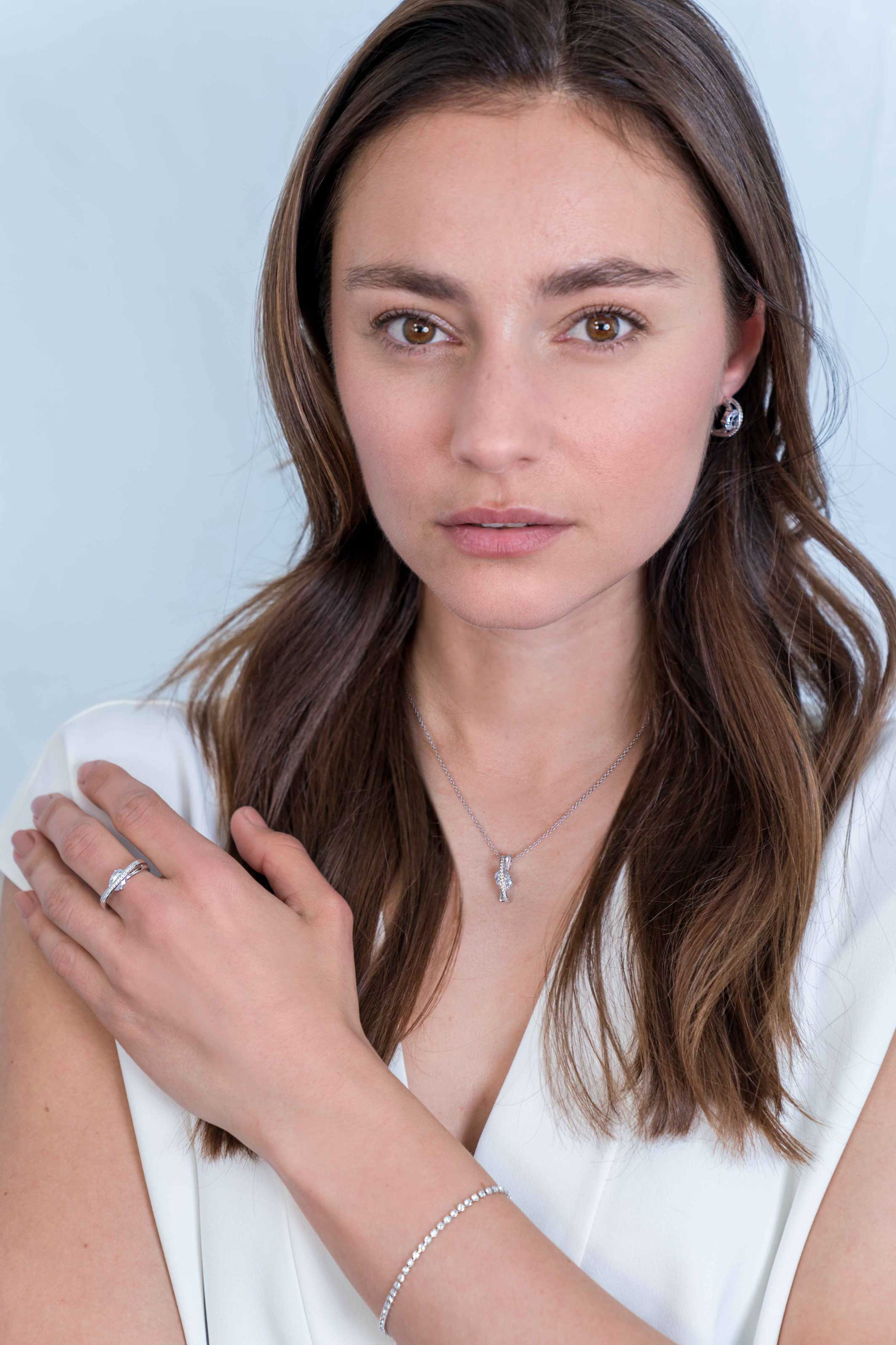 ZINZI zilveren luxe cross-over ring ovale witte zirconia ZIR2190C