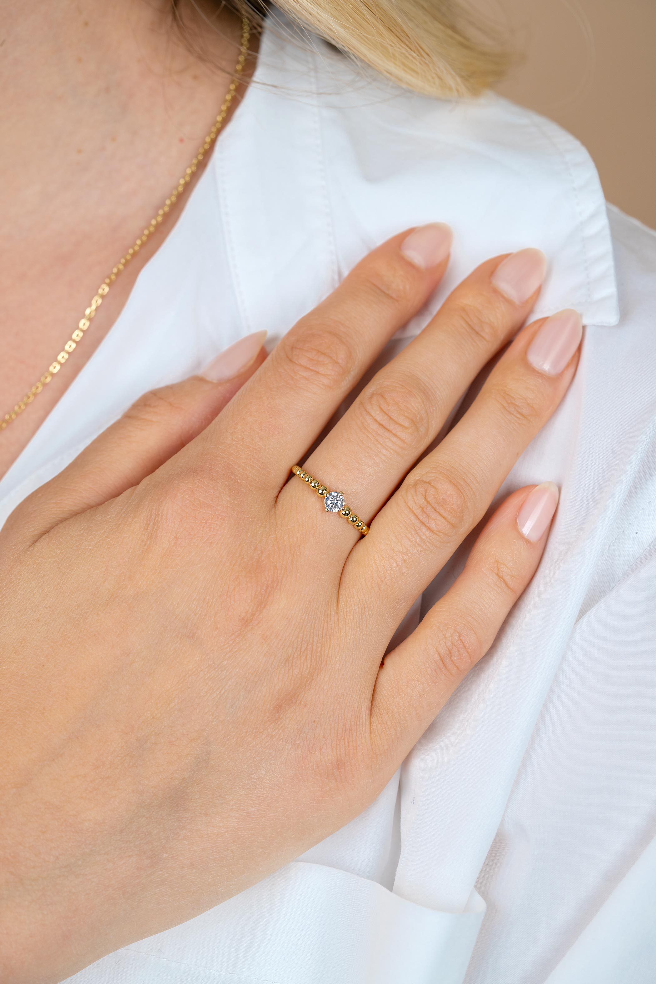 ZINZI goldplated zilveren ring met bolletjes motief en ronde witte zirkonia ZIR2816C