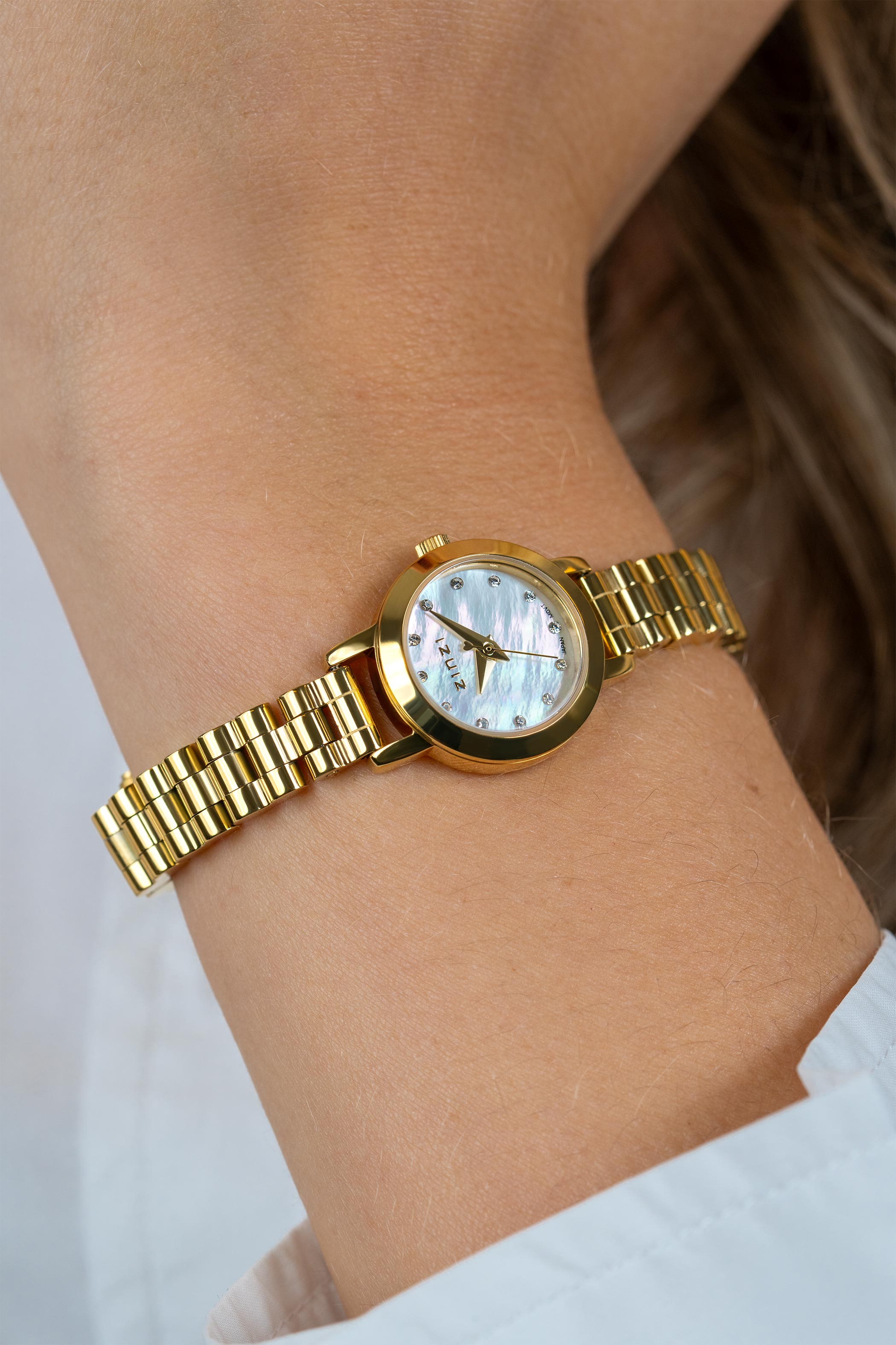 ZINZI Etoile Nuit horloge 20mm parelmoer wijzerplaat, witte zirkonia's als uur-aanduiding, goudkleurige stalen kast en schakelband, Japans uurwerk ZIW3134