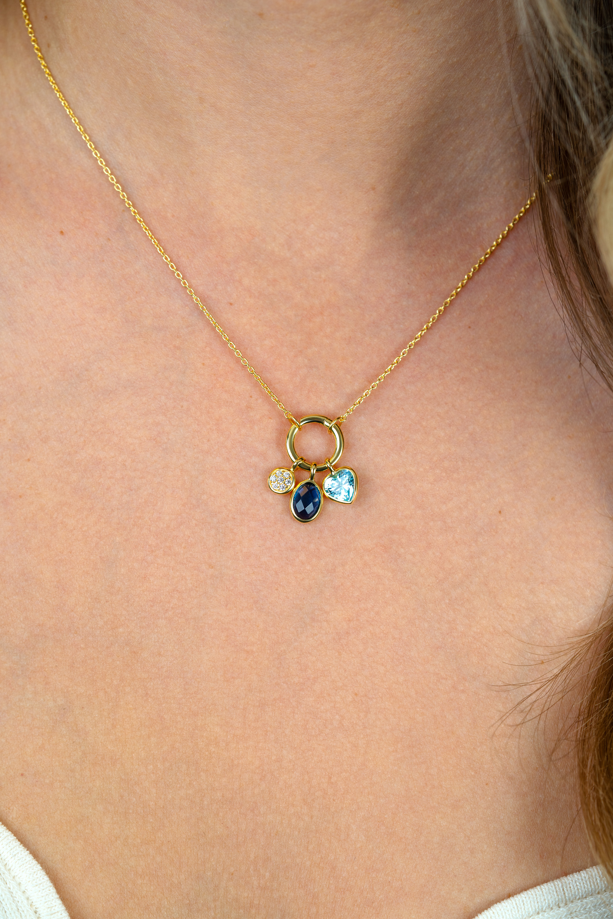 ZINZI gold plated zilveren ketting met ronde sluitring en drie luxe bedels 42-45cm ZIC2737