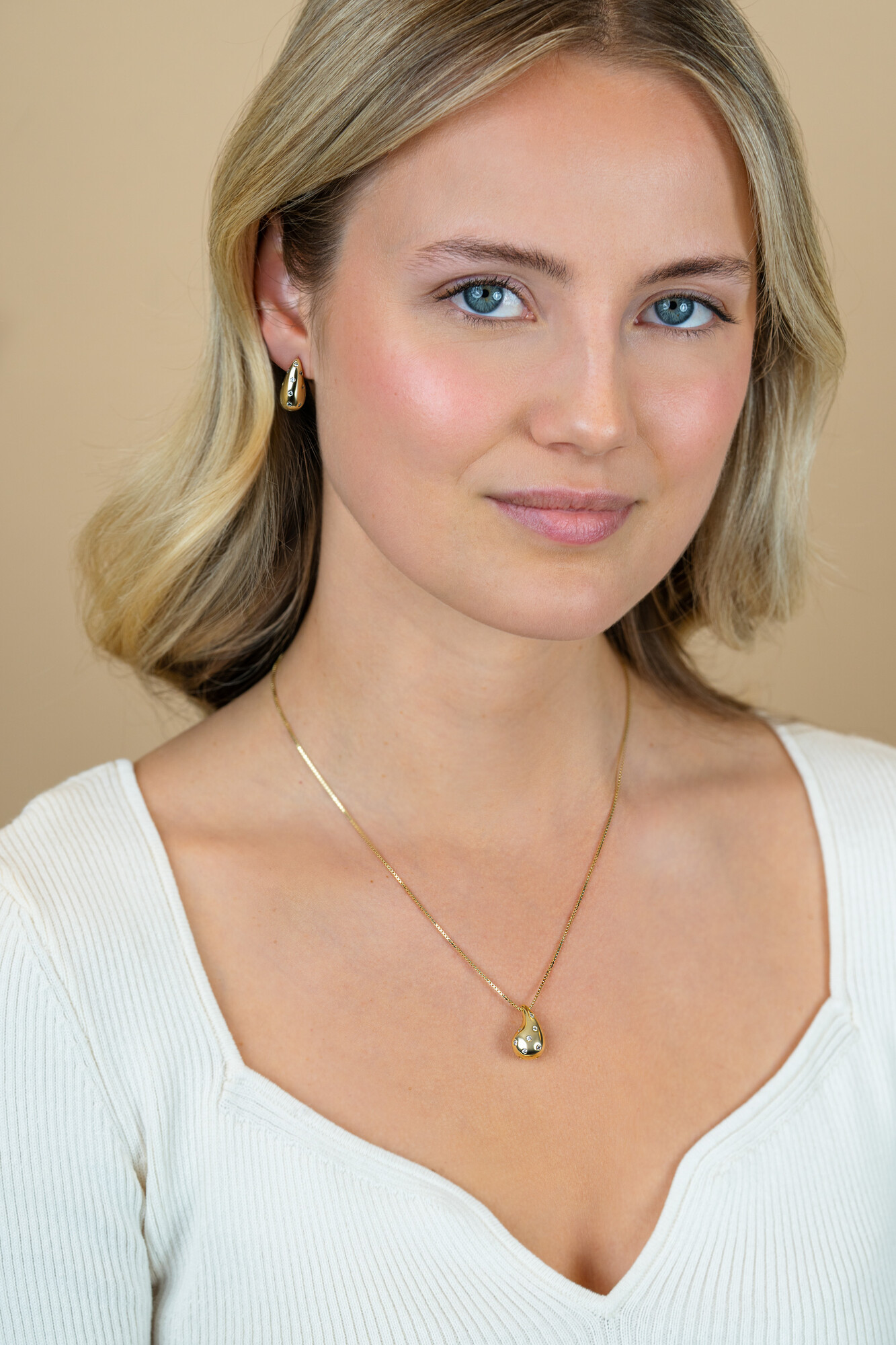 ZINZI gold plated zilveren venetiaanse ketting 45-48cm met druppelvormige hanger 20mm, bezet met witte zirkonia's ZIC2708Y