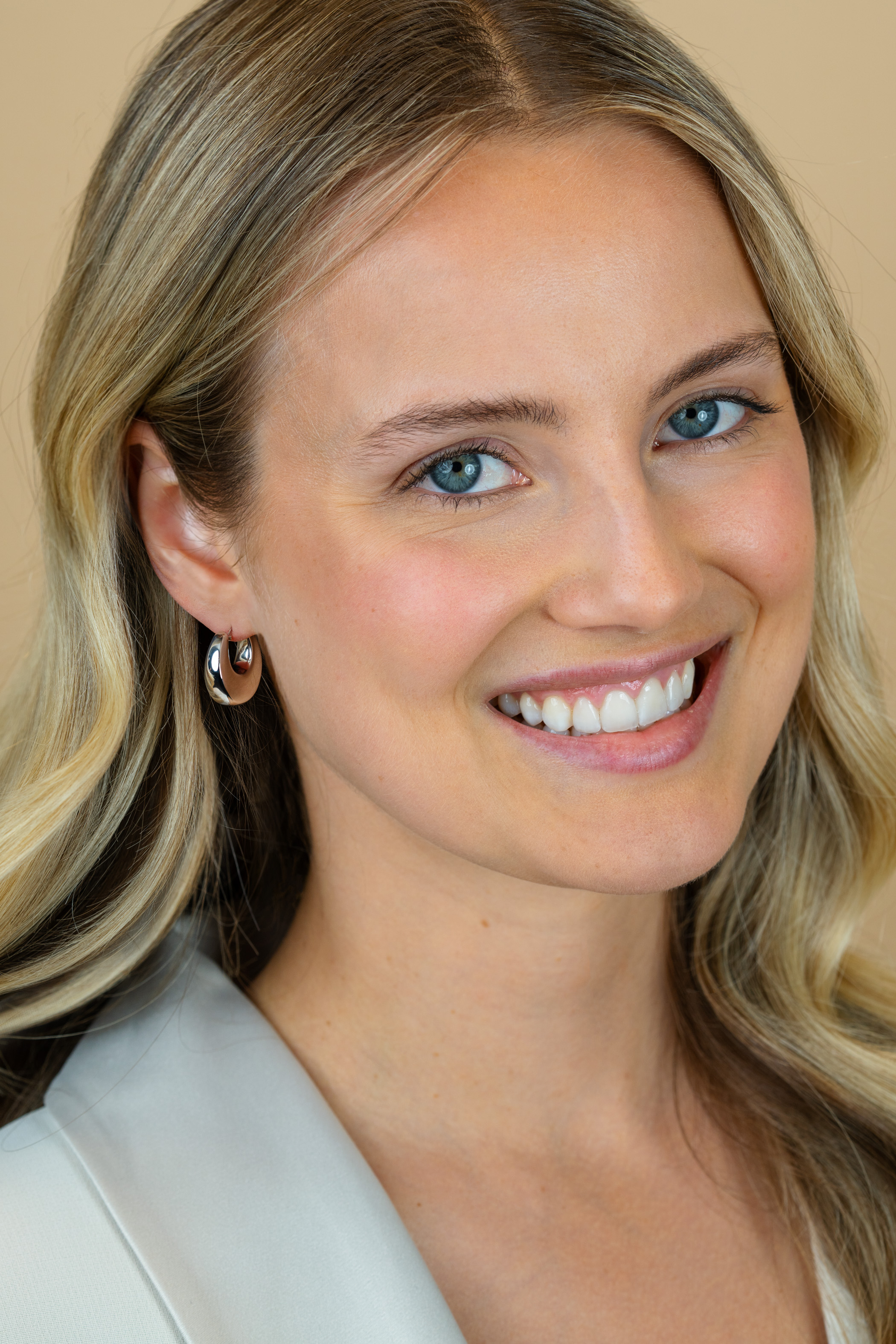 22mm ZINZI zilveren oorringen met brede buis (7mm) en rond aflopend, handige bovensluiting  ZIO2751