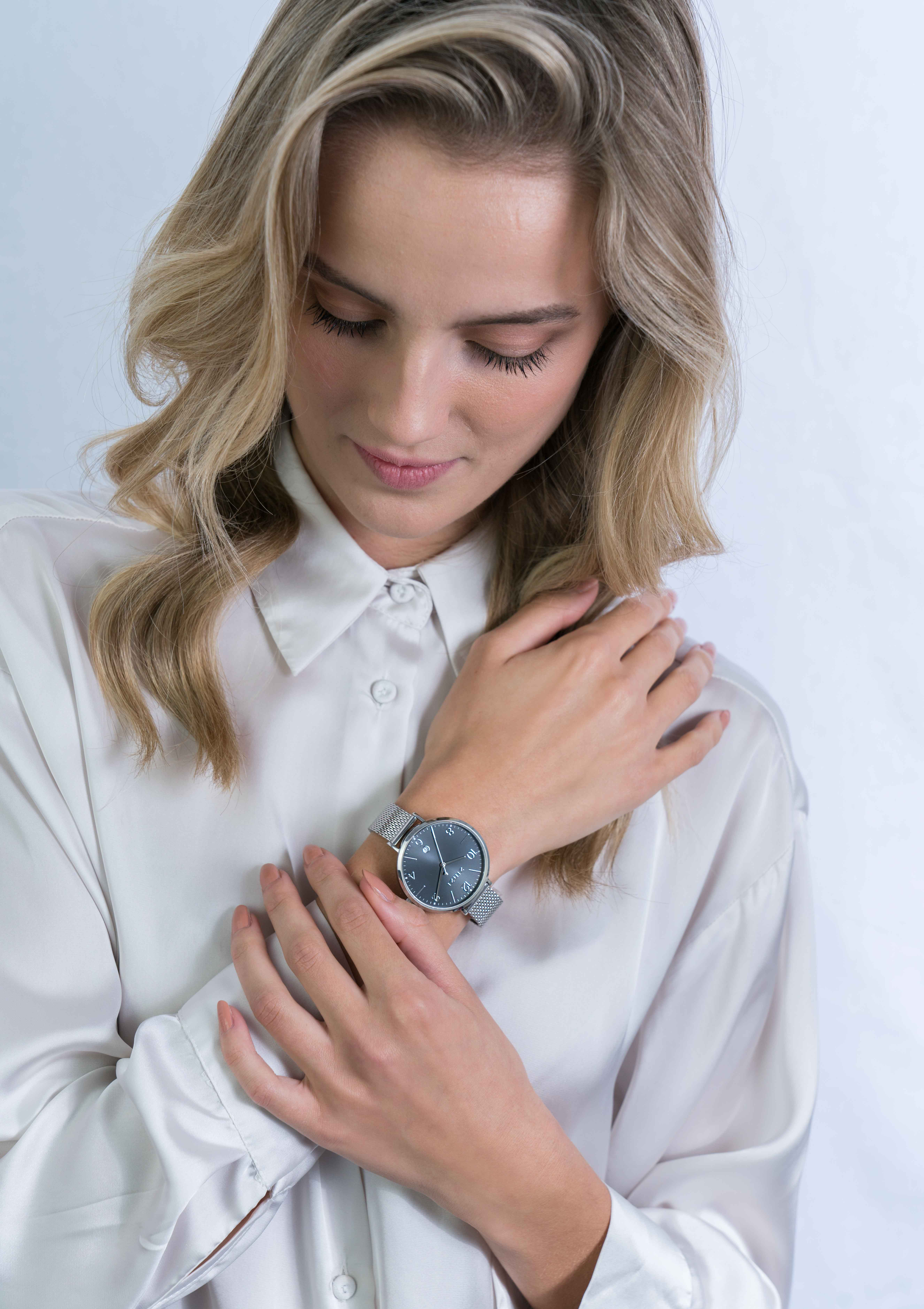 ZINZI horloge SOPHIE zwarte wijzerplaat met datum, stalen kast 38mm, stalen mesh band 14mm ZIW1401
