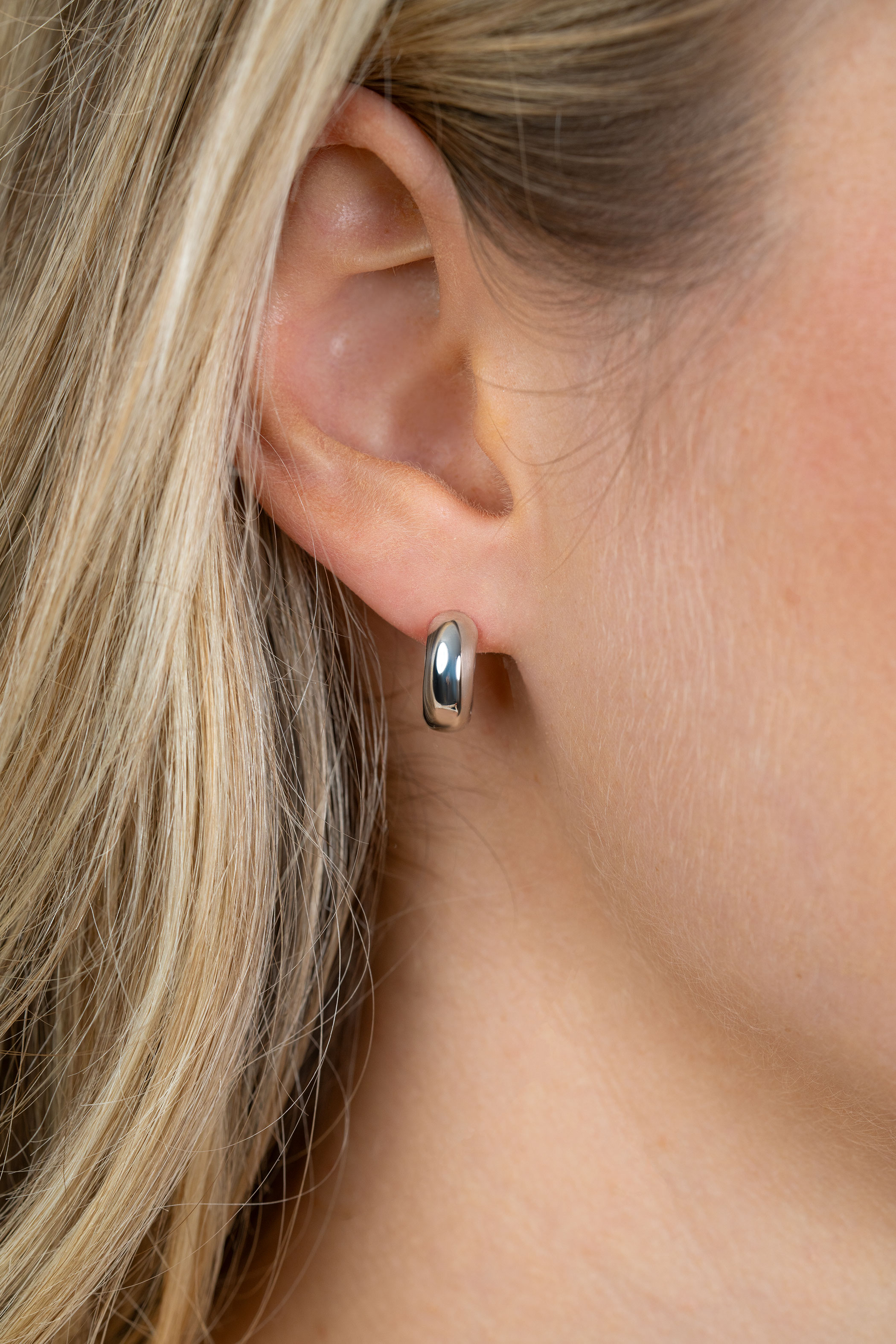 13,5mm ZINZI zilveren gladde oorringen met brede ronde buis 5mm met luxe klapsluiting ZIO2791