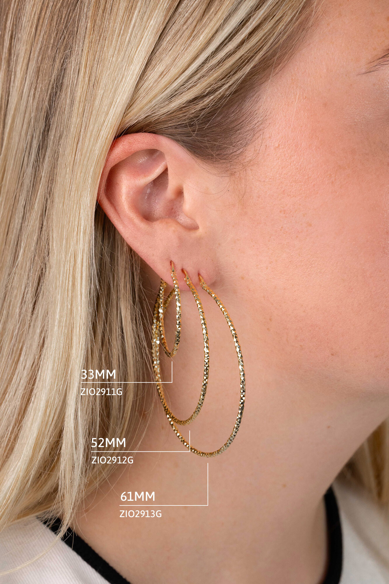 33mm ZINZI gold plated zilveren grote oorringen met gefacetteerde buis en handige bovensluiting ZIO2911G