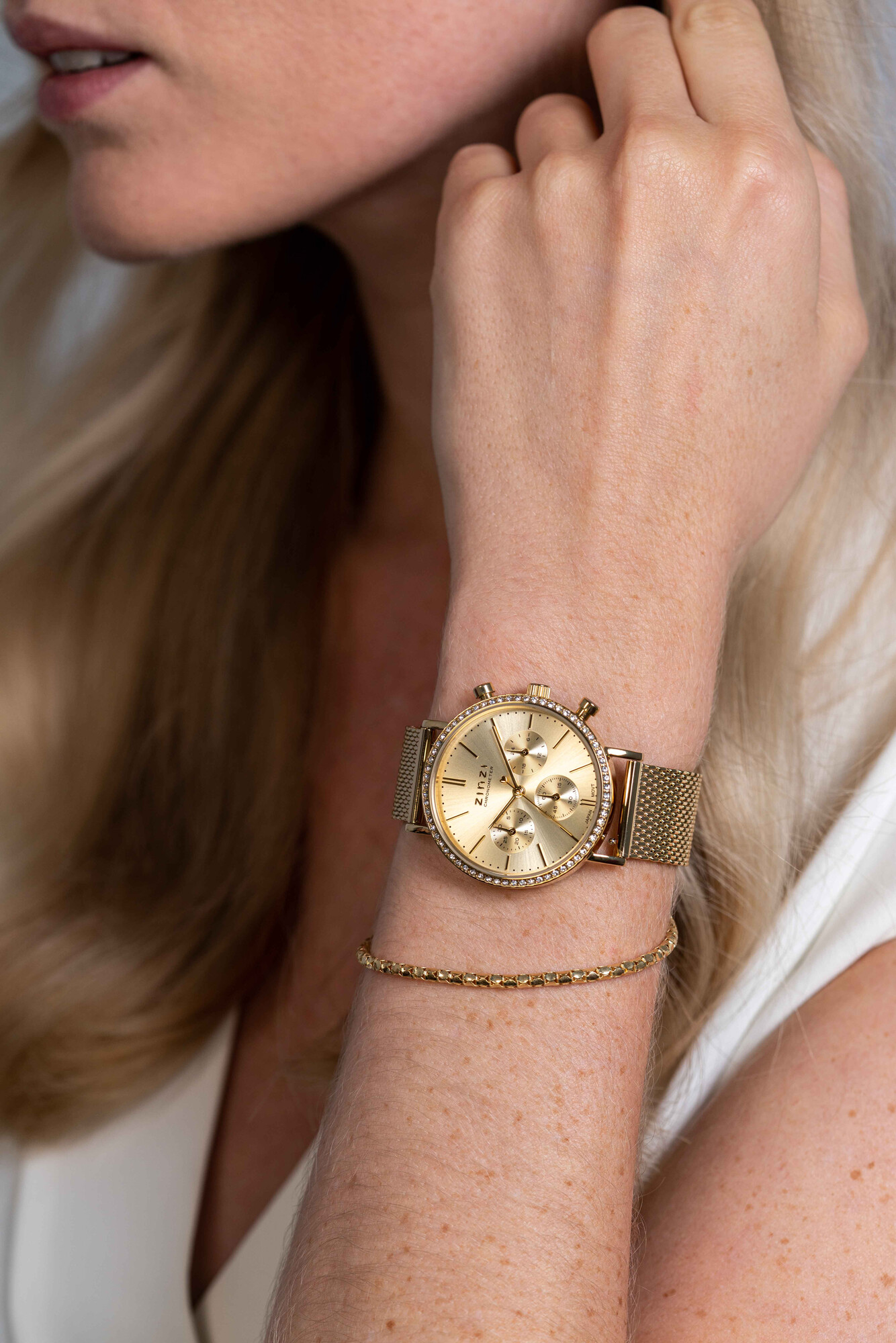 ZINZI horloge CHRONOGRAPH 36mm stopwatch geelgoudkleurige wijzerplaat, geelgoudkleurige stalen kast met crystals, geelgoudkleurige stalen mesh band 18mm ZIW1610
