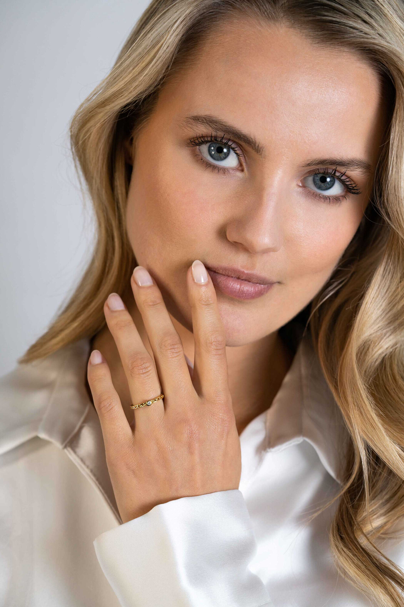 ZINZI gold plated zilveren aanschuifring gourmet schakel met ronde witte zirconia ZIR2376C