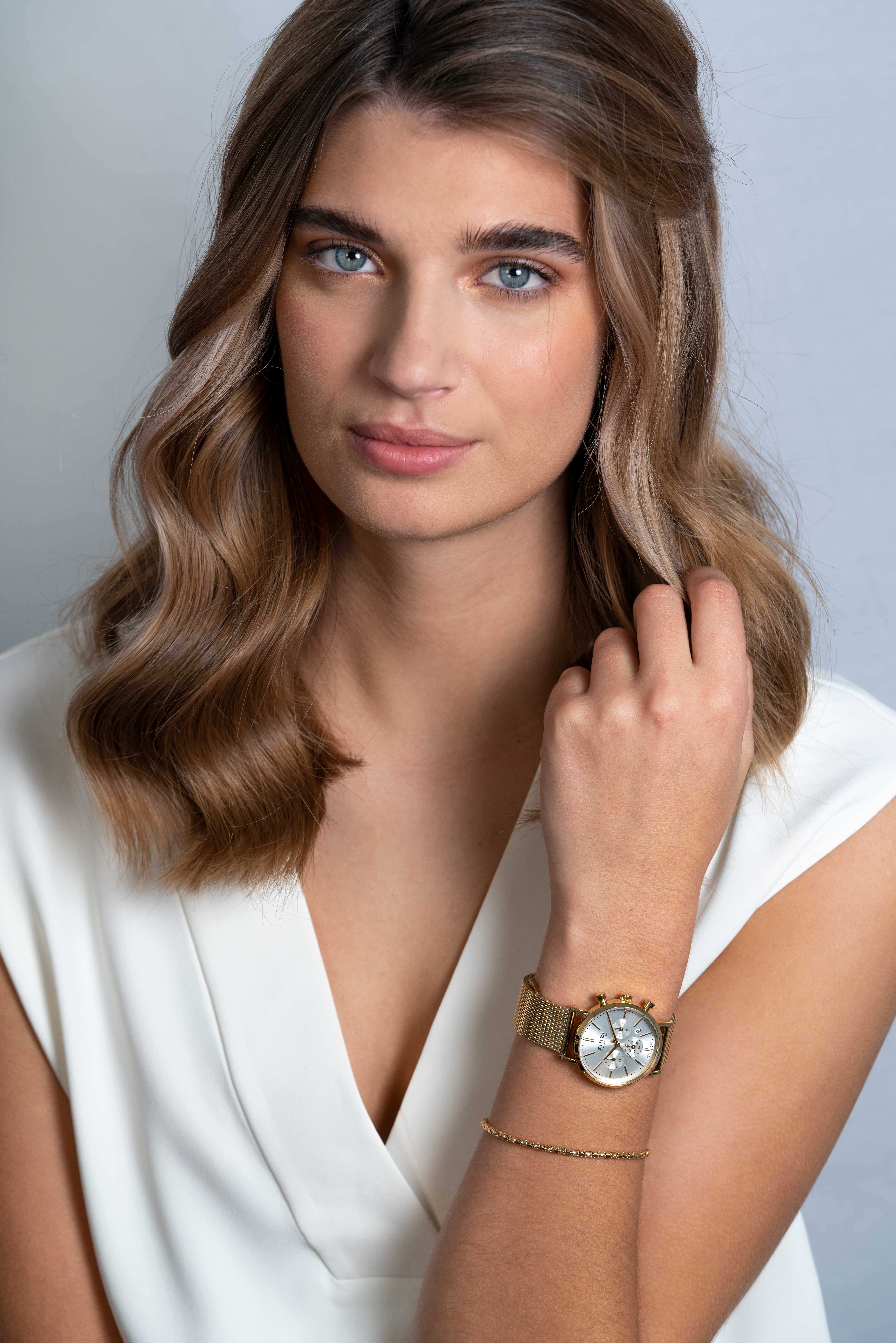 ZINZI horloge CHRONOGRAPH 34mm zilverkleurige wijzerplaat met datum en chronometers, geelgoudkleurige stalen kast, geelgoudkleurige stalen mesh band 18mm ZIW1533
