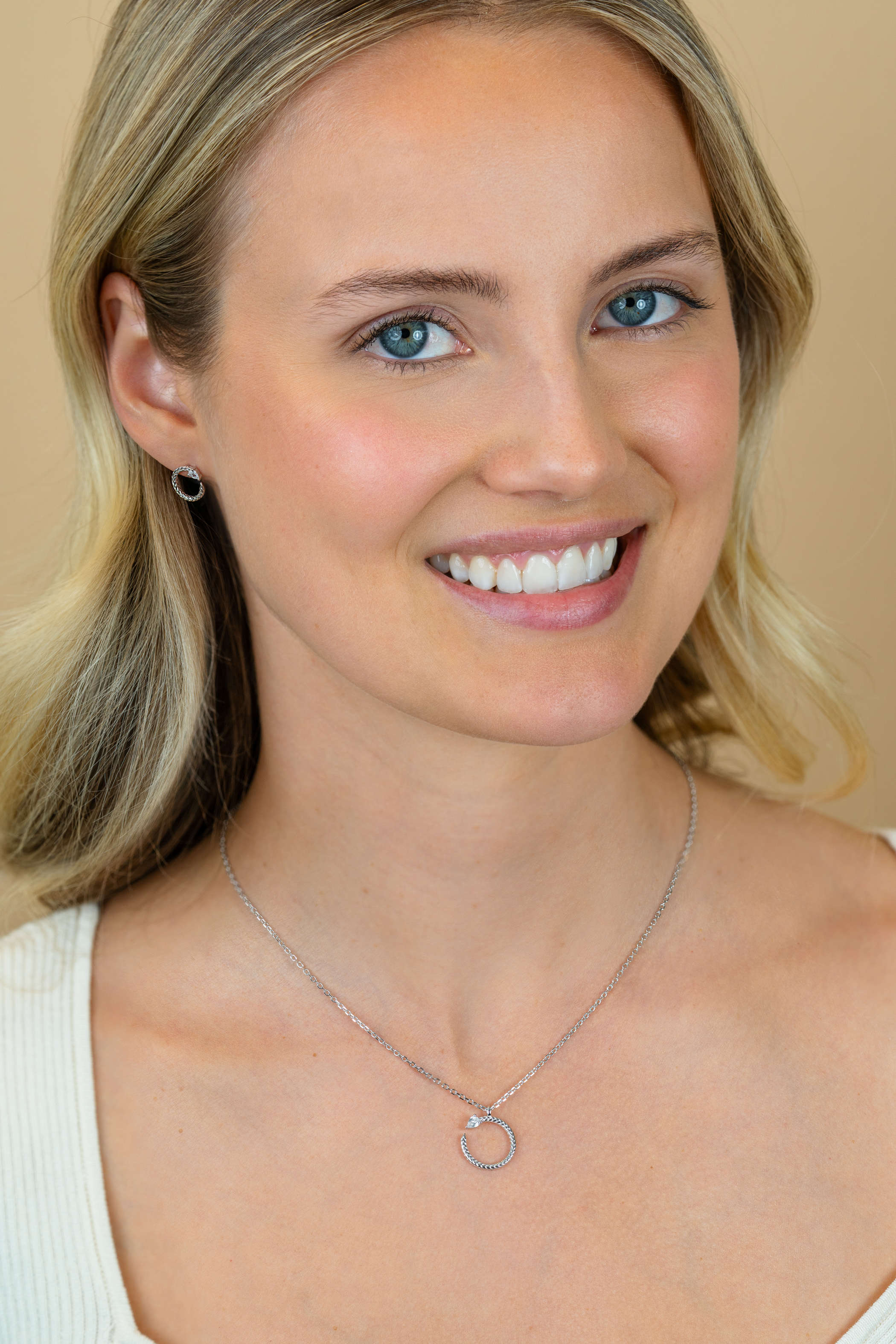 10mm ZINZI zilveren oorstekers open ronde slang met zirkonia ZIO2722