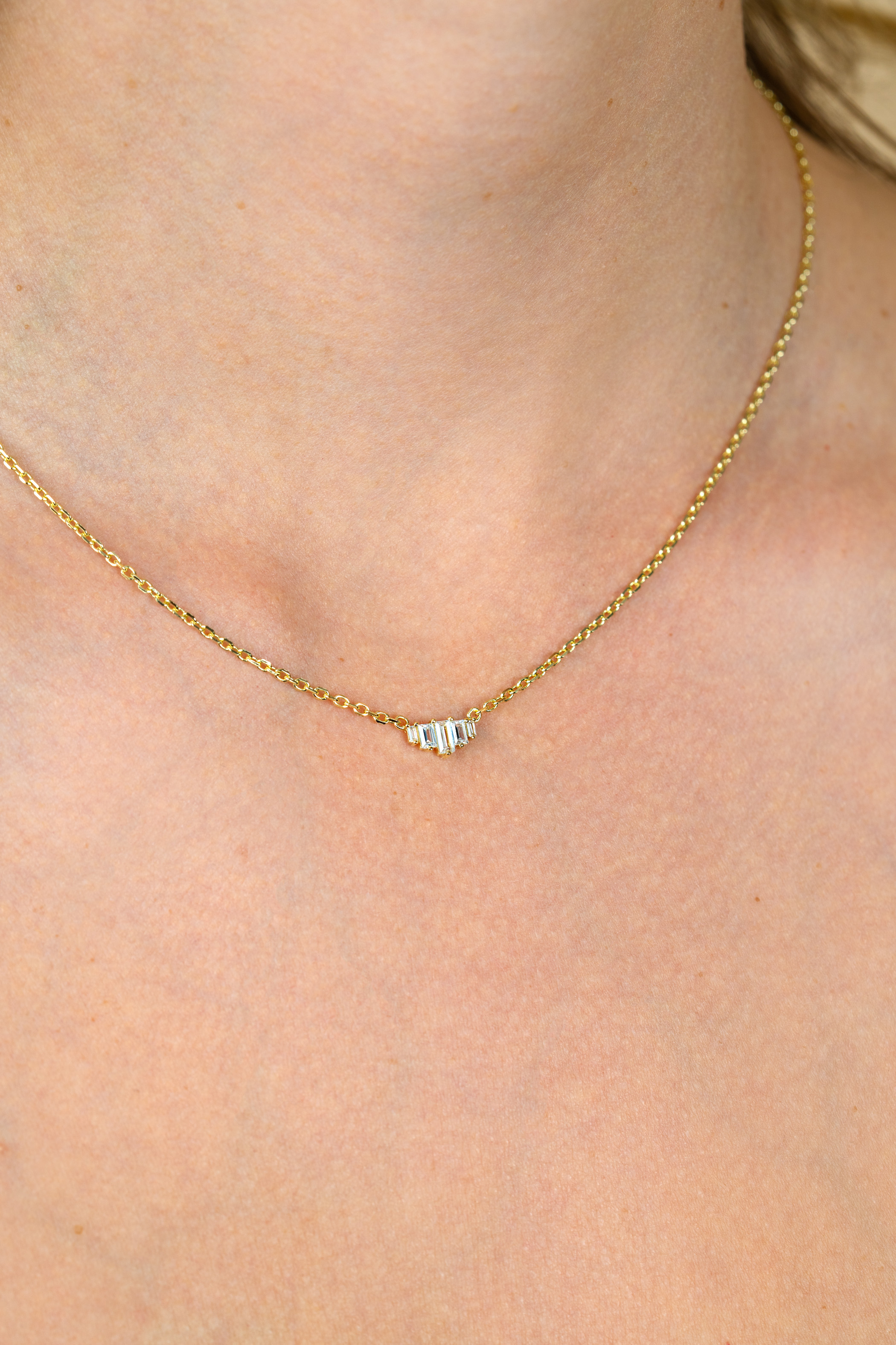 ZINZI gold plated zilveren ketting 42–45cm met piramide vorm, bezet met witte zirkonia’s ZIC2723Y