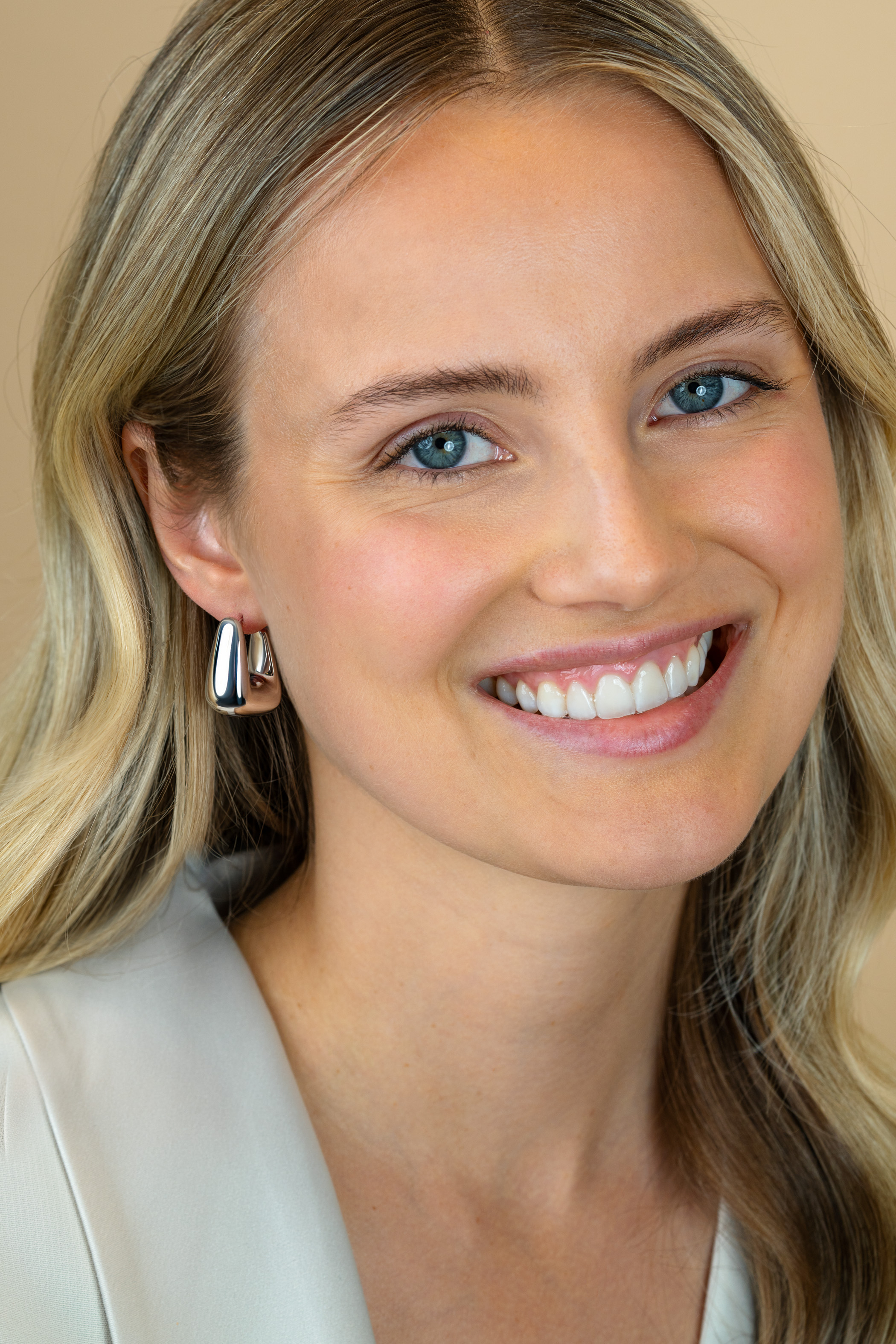 24mm ZINZI zilveren oorringen met brede buis, vierkante look en handige bovensluiting ZIO2747