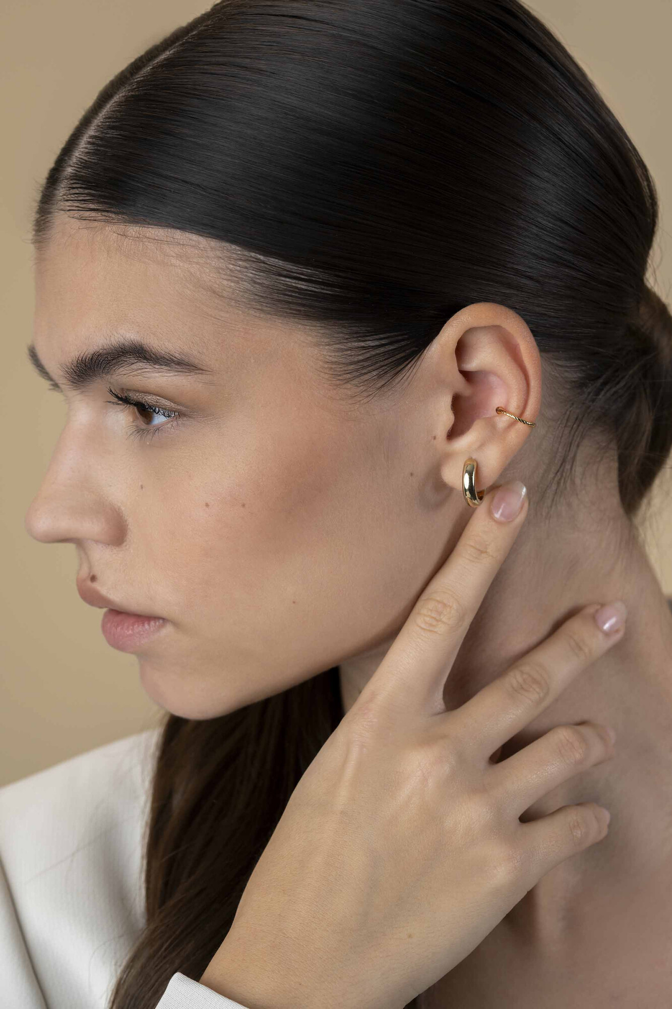 12,5mm ZINZI gold plated zilveren ear cuff gedraaide buis per stuk geprijsd ZIO-CUFF3G