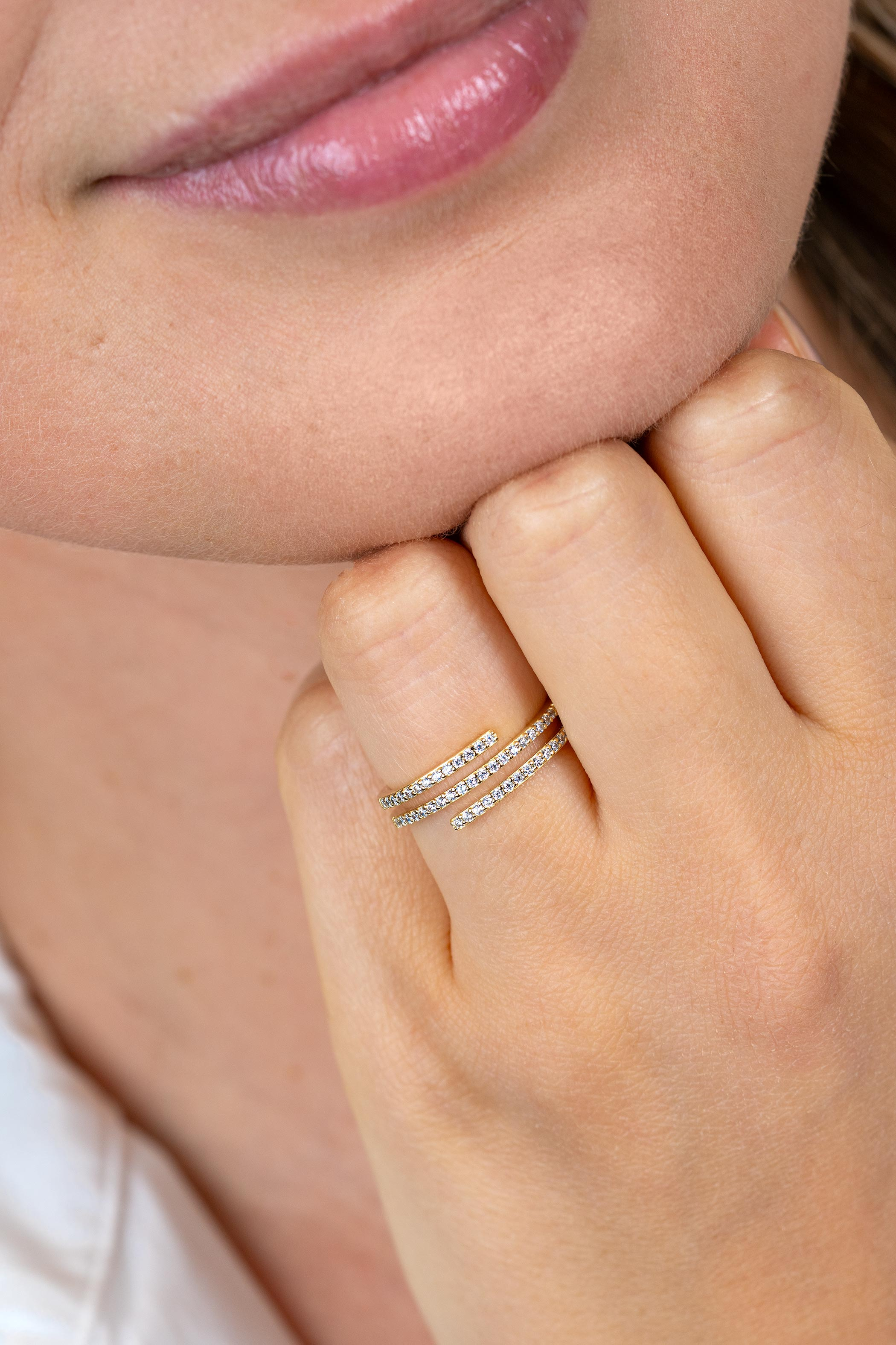 ZINZI goldplated zilveren multi-look ring (6mm breed) met 3 banen bezet met witte zirkonia’s ZIR2727YC