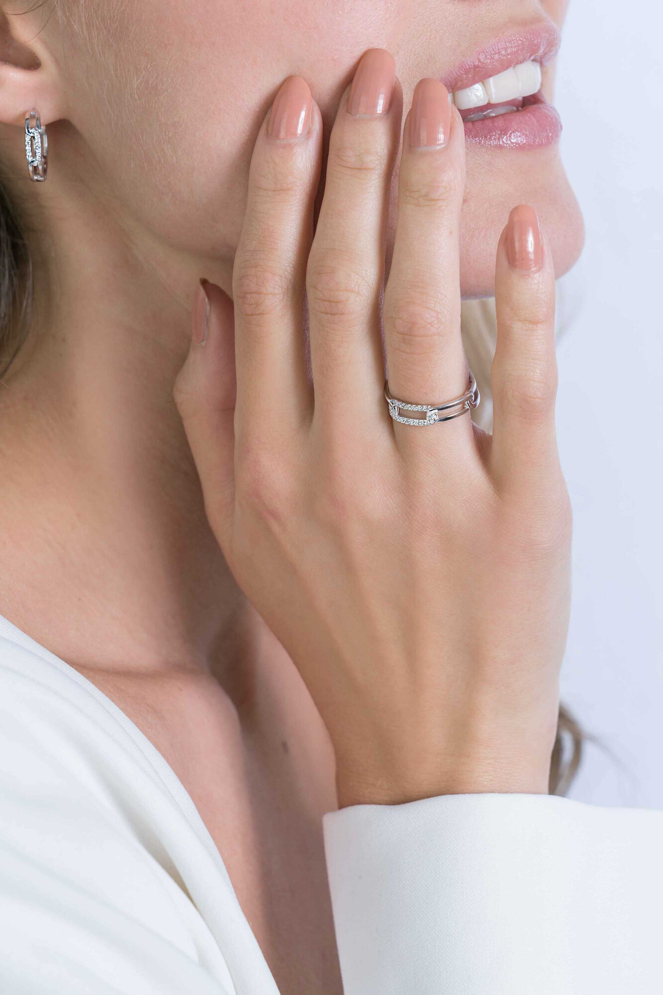 ZINZI zilveren schakel ring met paperclip schakels witte zirconia's ZIR2116C