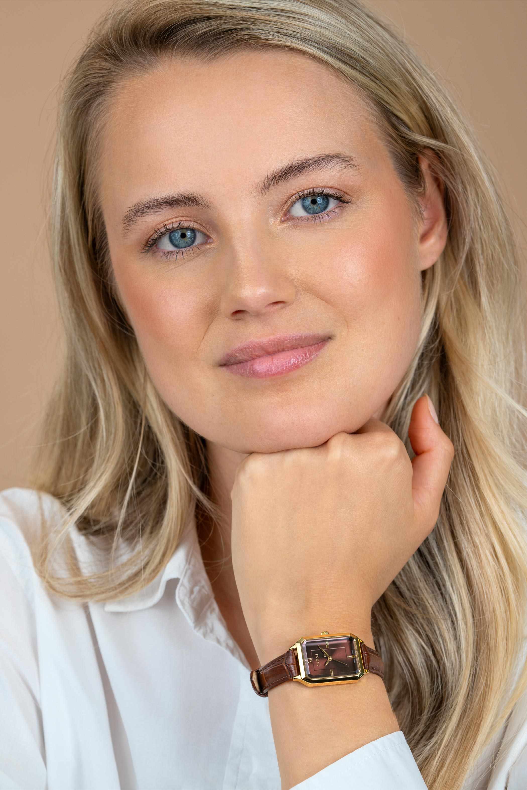 ZINZI Allure horloge 30mm achthoekige kast, bruine wijzerplaat, geelgoudkleurige kast en leren band, Japans uurwerk ZIW2536B
