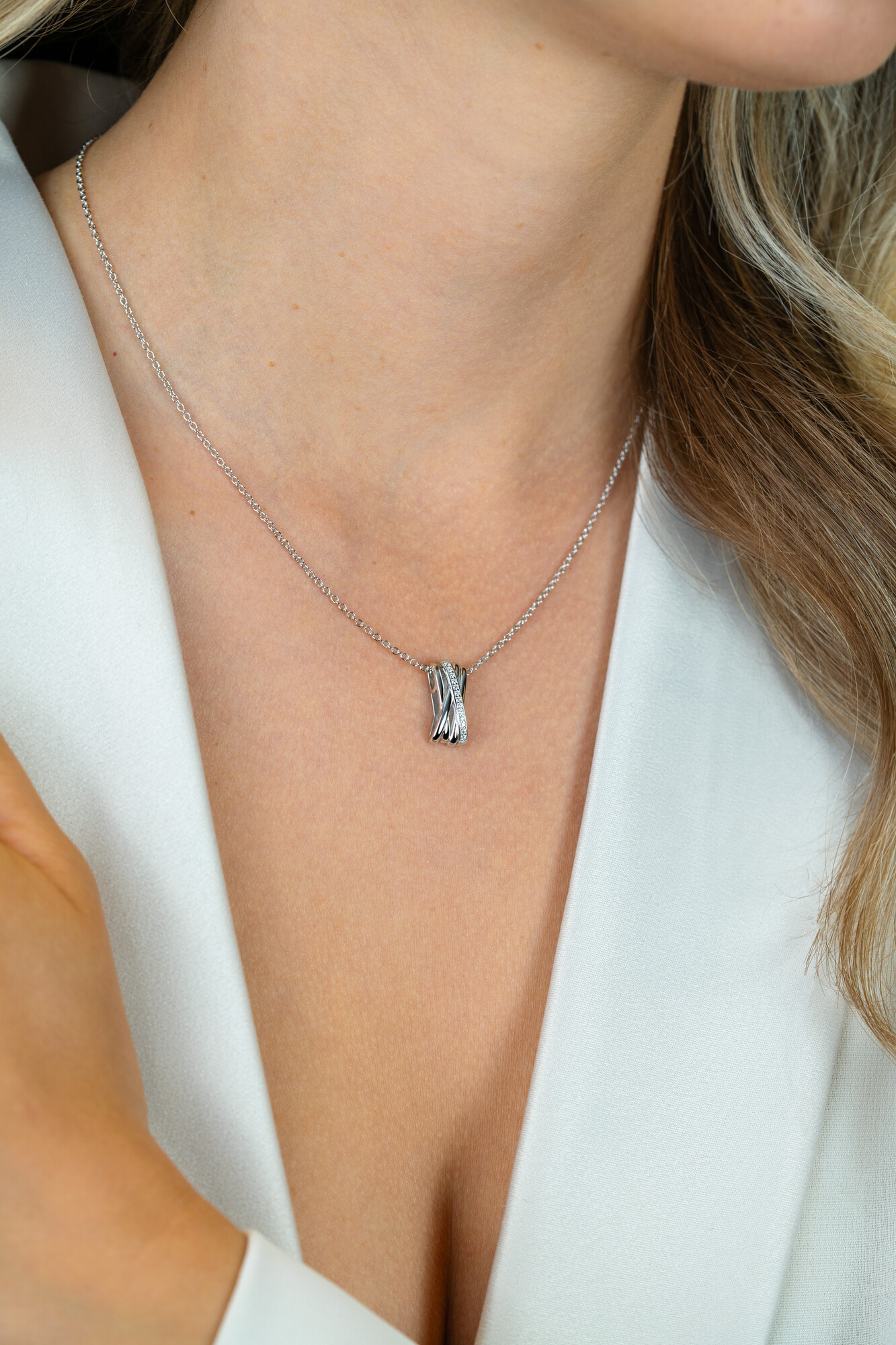 ZINZI zilveren ketting 42–45cm met luxe cross-over hanger (16mm) bezet met witte zirkonia's ZIC1790