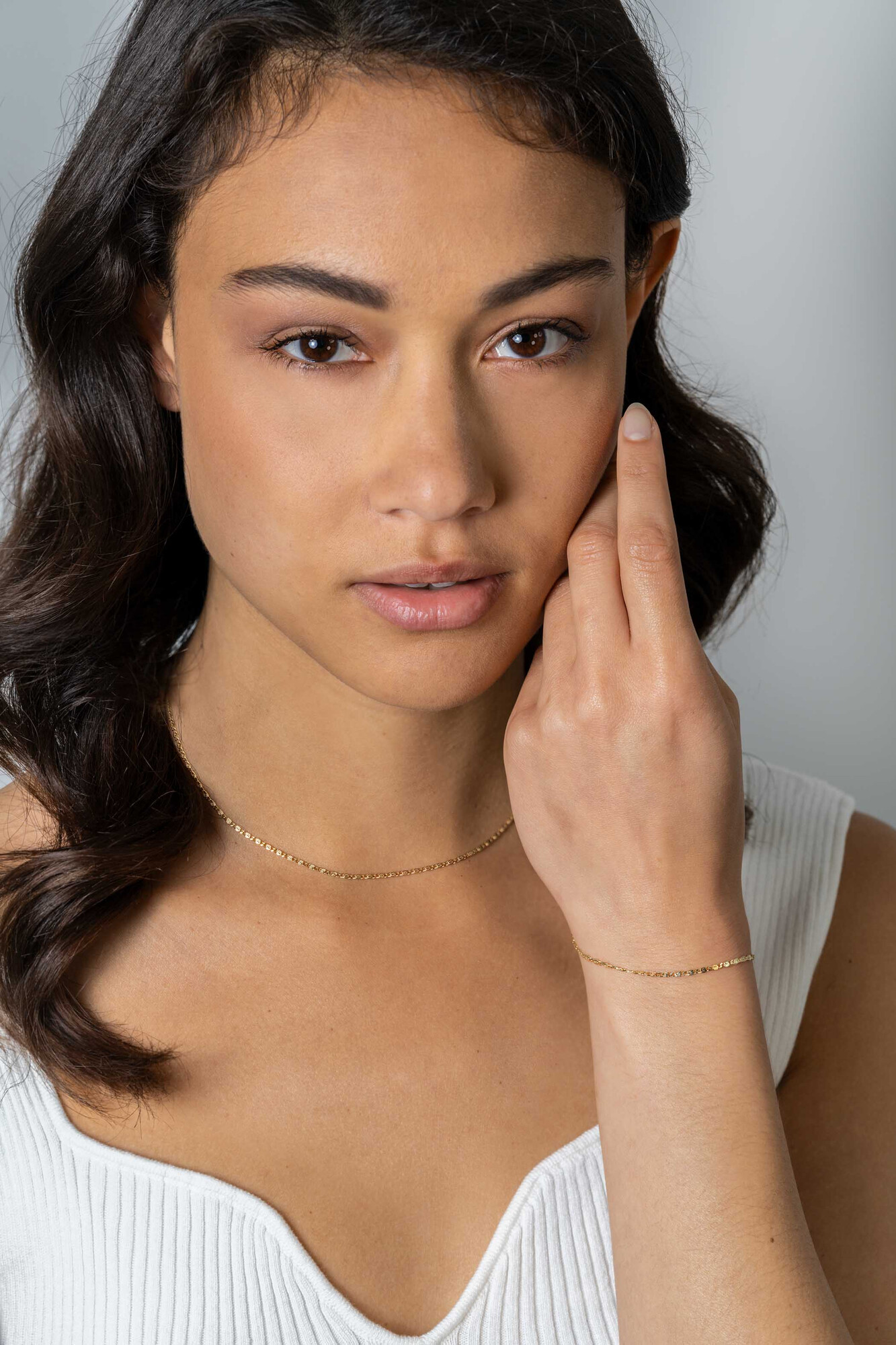 ZINZI gold plated zilveren scroll schakelketting, waarbij de schakels een dubbele krul/kronkeling maken 42-45cm ZIC2479G