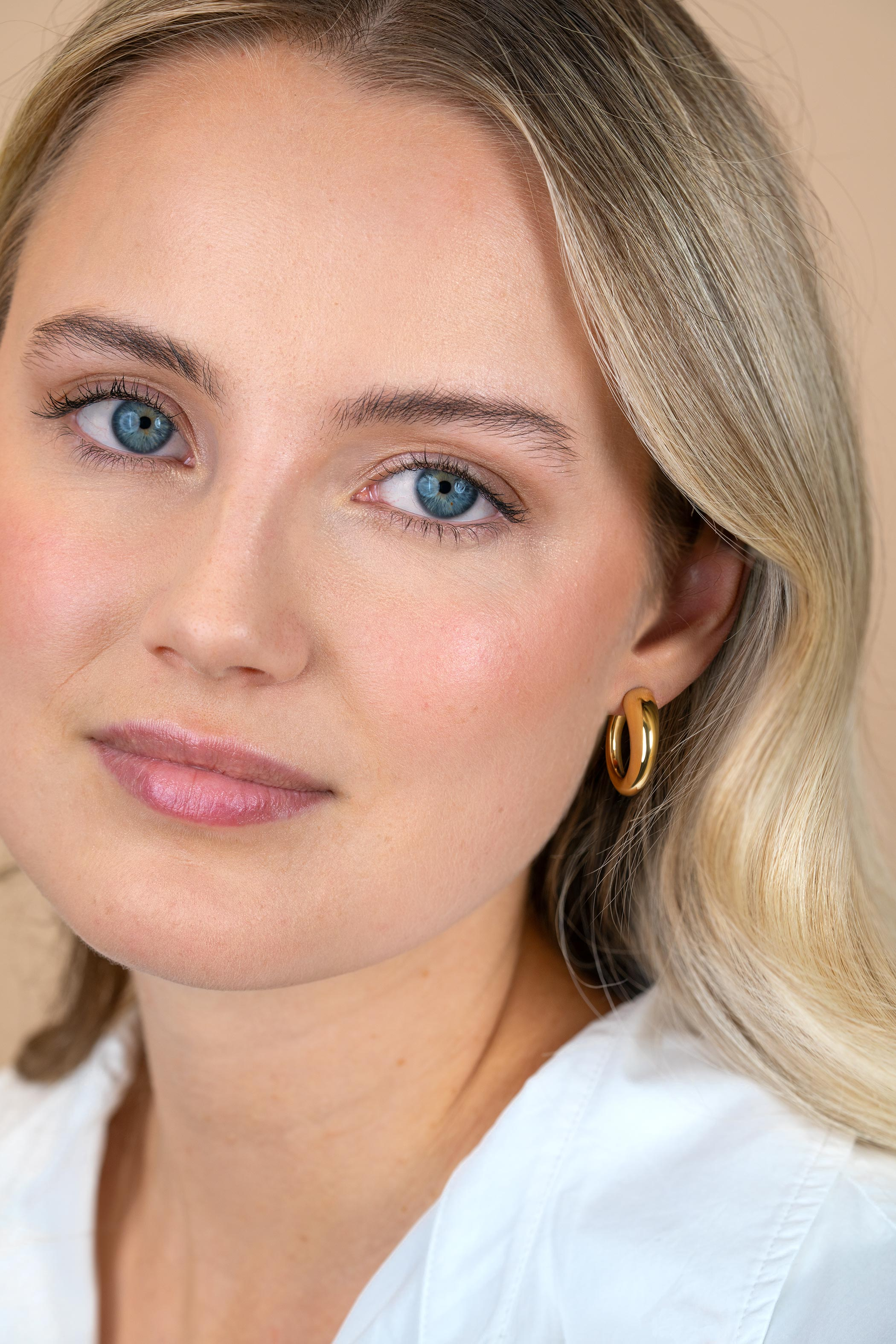 21mm ZINZI goldplated zilveren oorringen met een bolle aflopende vorm en met poussette ZIO2788G