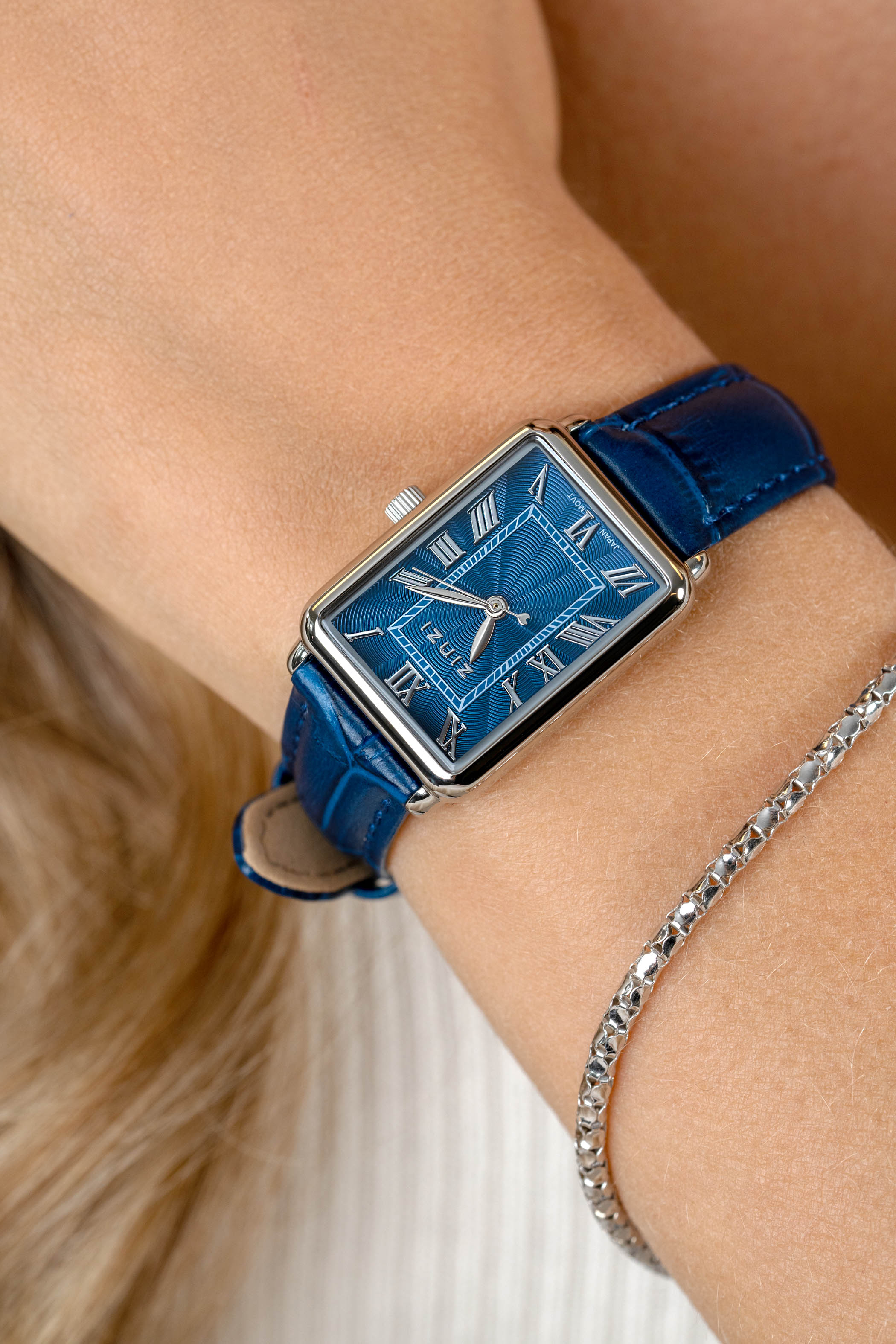 ZINZI Elegance horloge blauwe wijzerplaat en rechthoekige stalen kast met blauwe leren band 28mm extra dun ZIW1955B
