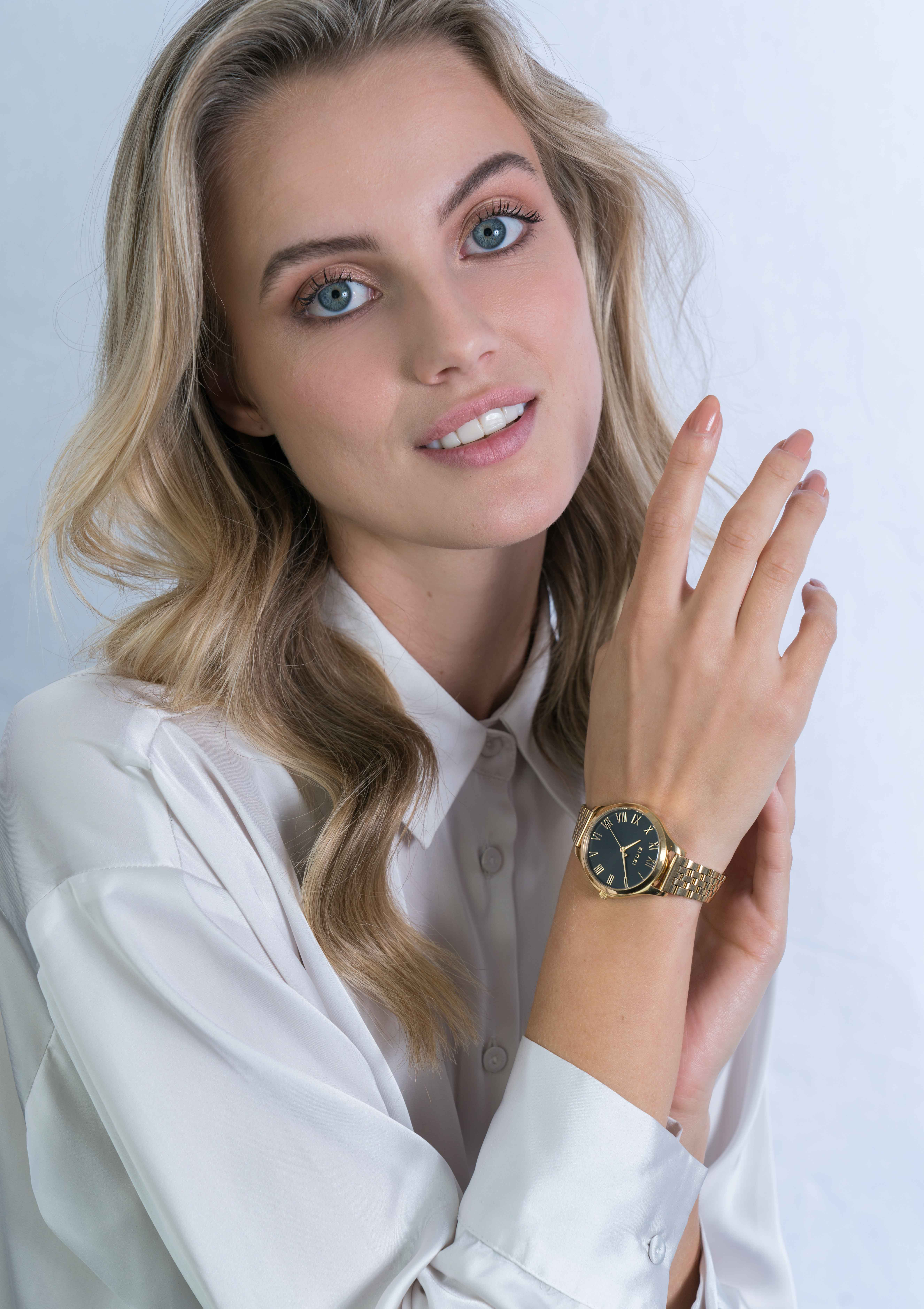 ZINZI horloge JULIA 34mm zwarte wijzerplaat romeinse cijfers goudkleurige stalen kast en band ziw1143