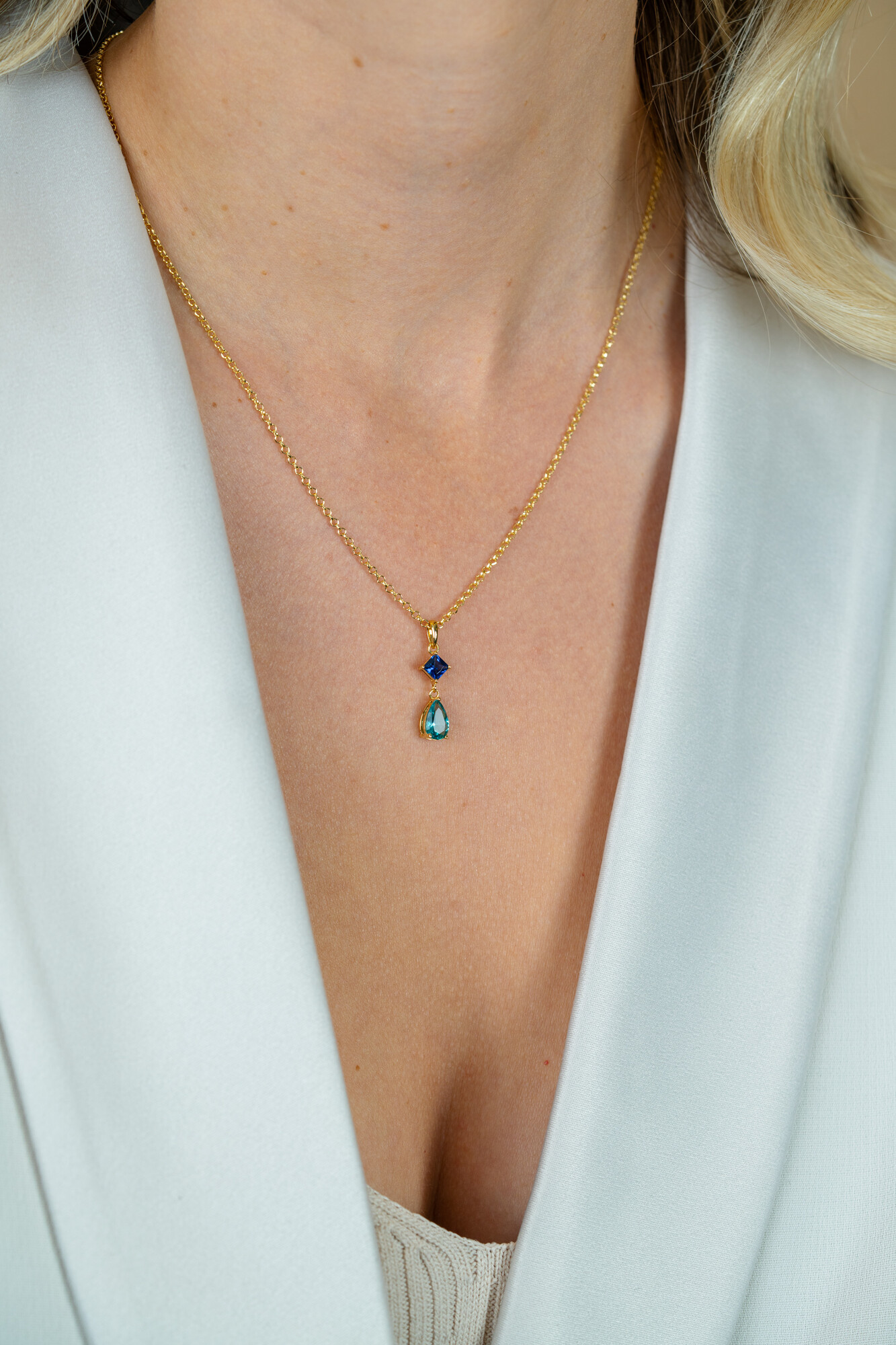 ZINZI gold plated zilveren ketting 42-45cm met luxe peervormige turquoise hanger en blauwe ruitvorm ZIC2745