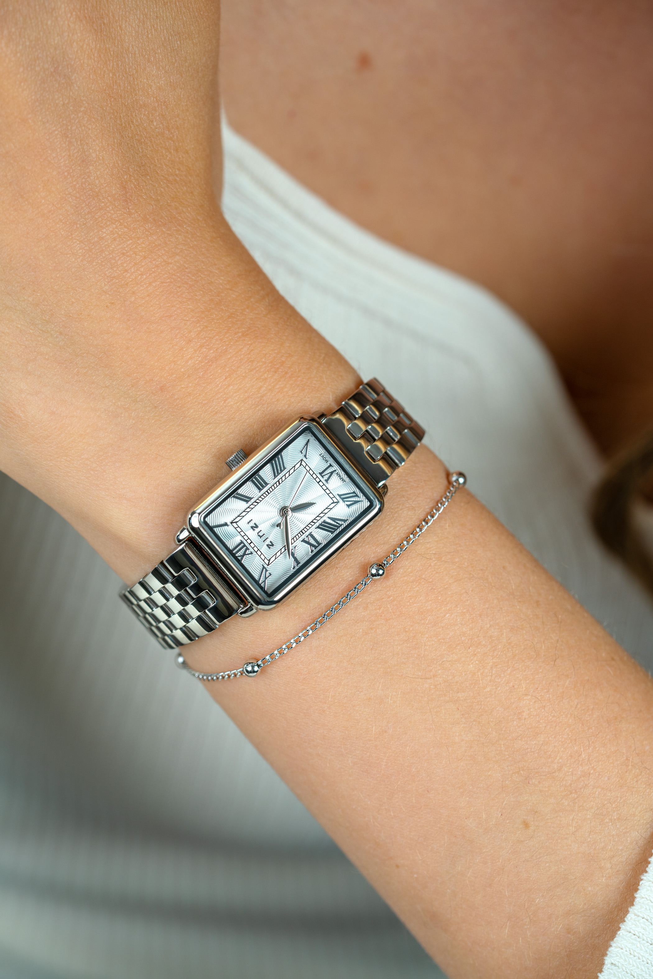 ZINZI Elegance horloge witte wijzerplaat en rechthoekige kast stalen schakelband 28mm extra dun ZIW1906
