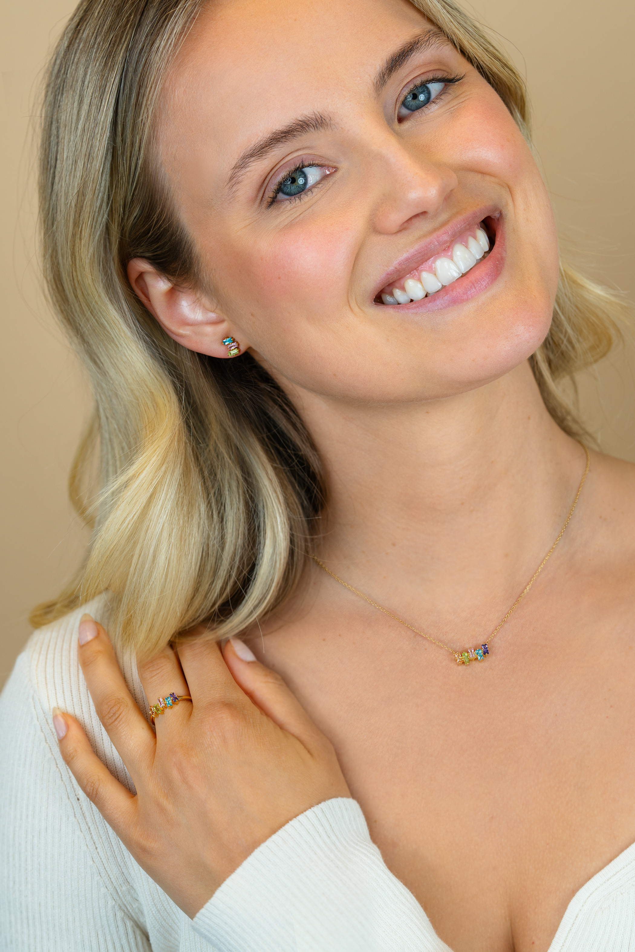 ZINZI gold plated zilveren ring (6mm breed) rechthoekige zettingen, bezet met multicolor kleurstenen ZIR2739C