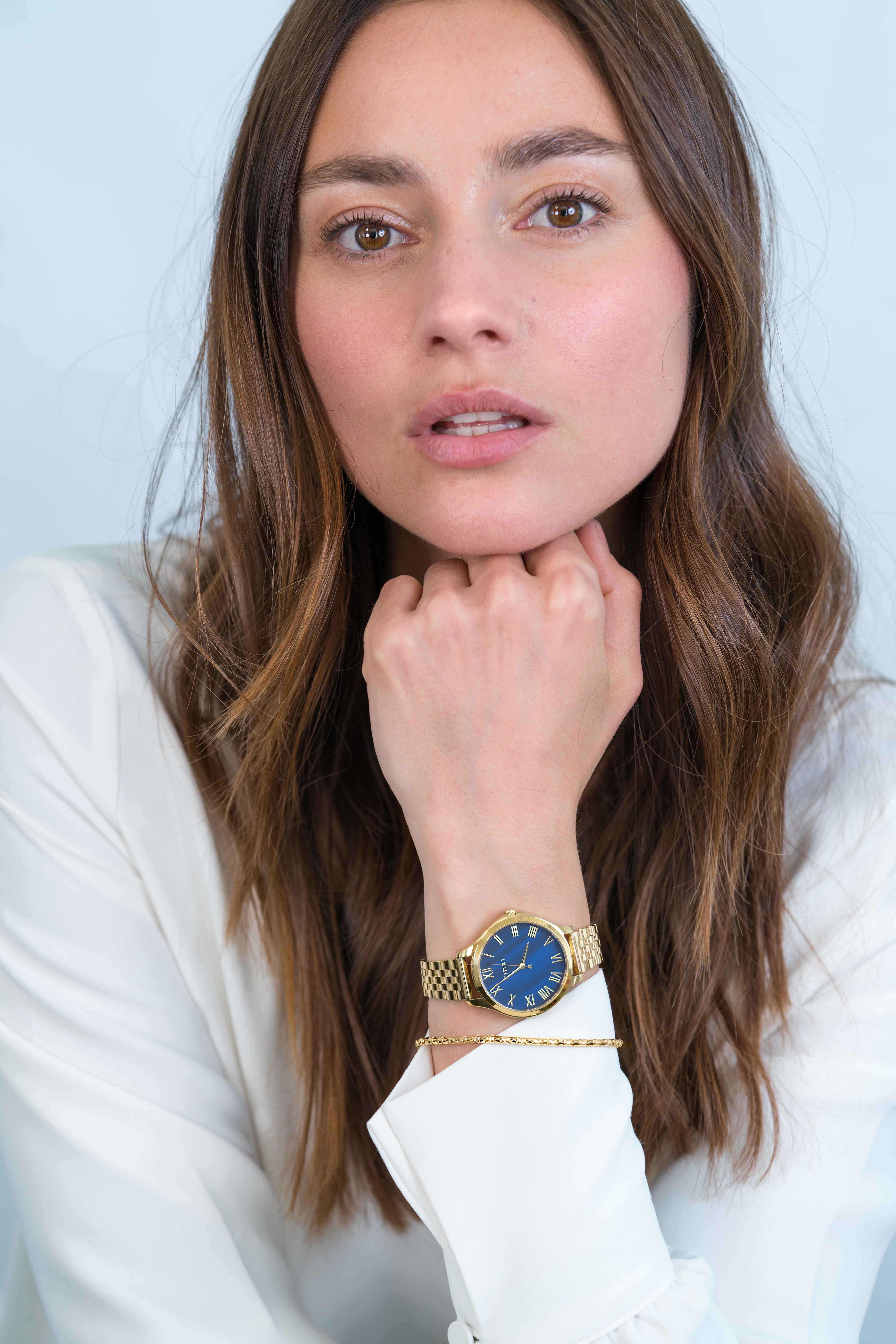 ZINZI horloge JULIA 34mm donkerblauwe parelmoer wijzerplaat romeinse cijfers goudkleurige stalen kast en band ziw1147
