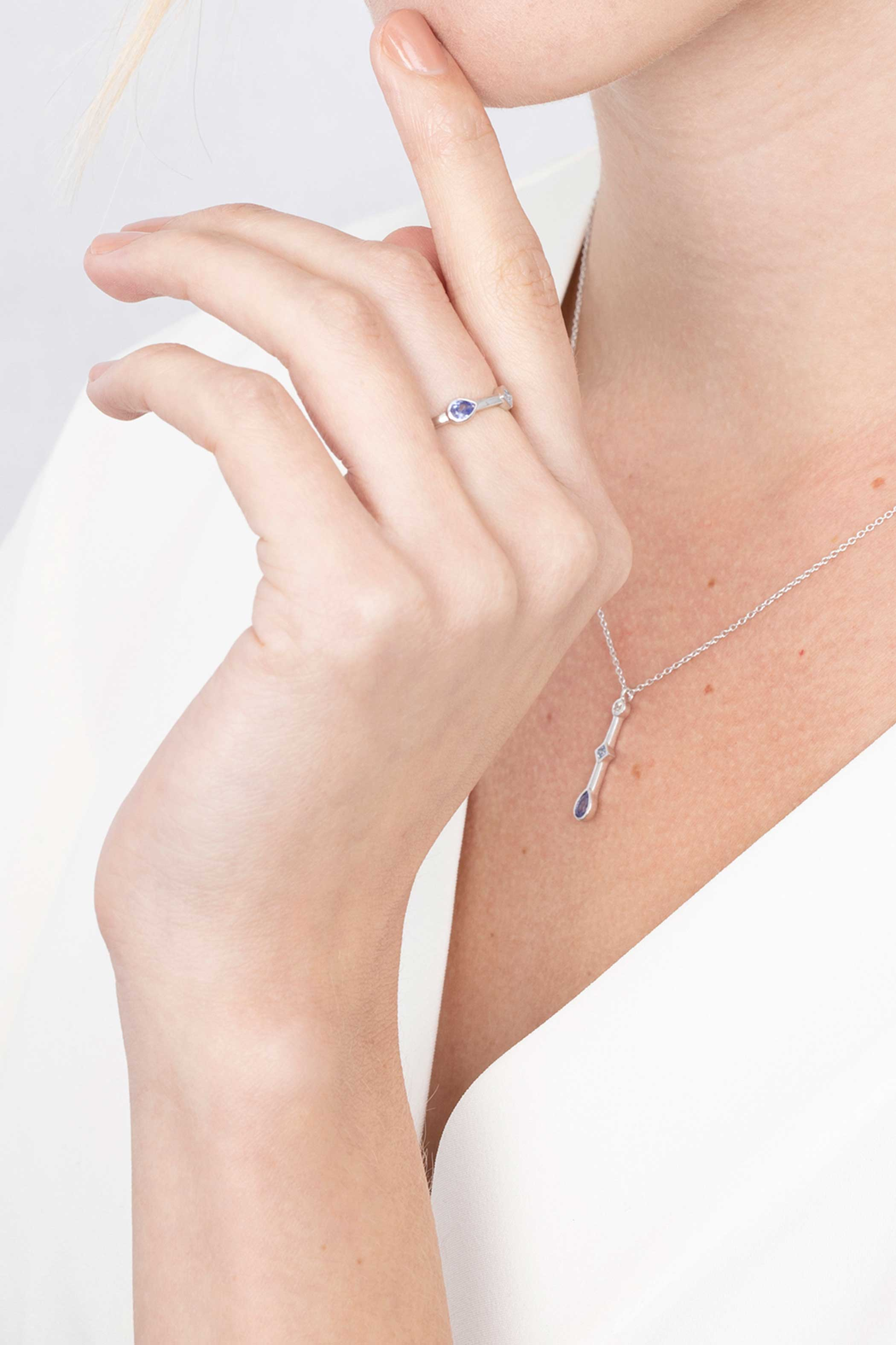 ZINZI zilveren ring rond driehoek druppel wit blauw ZIR2091C