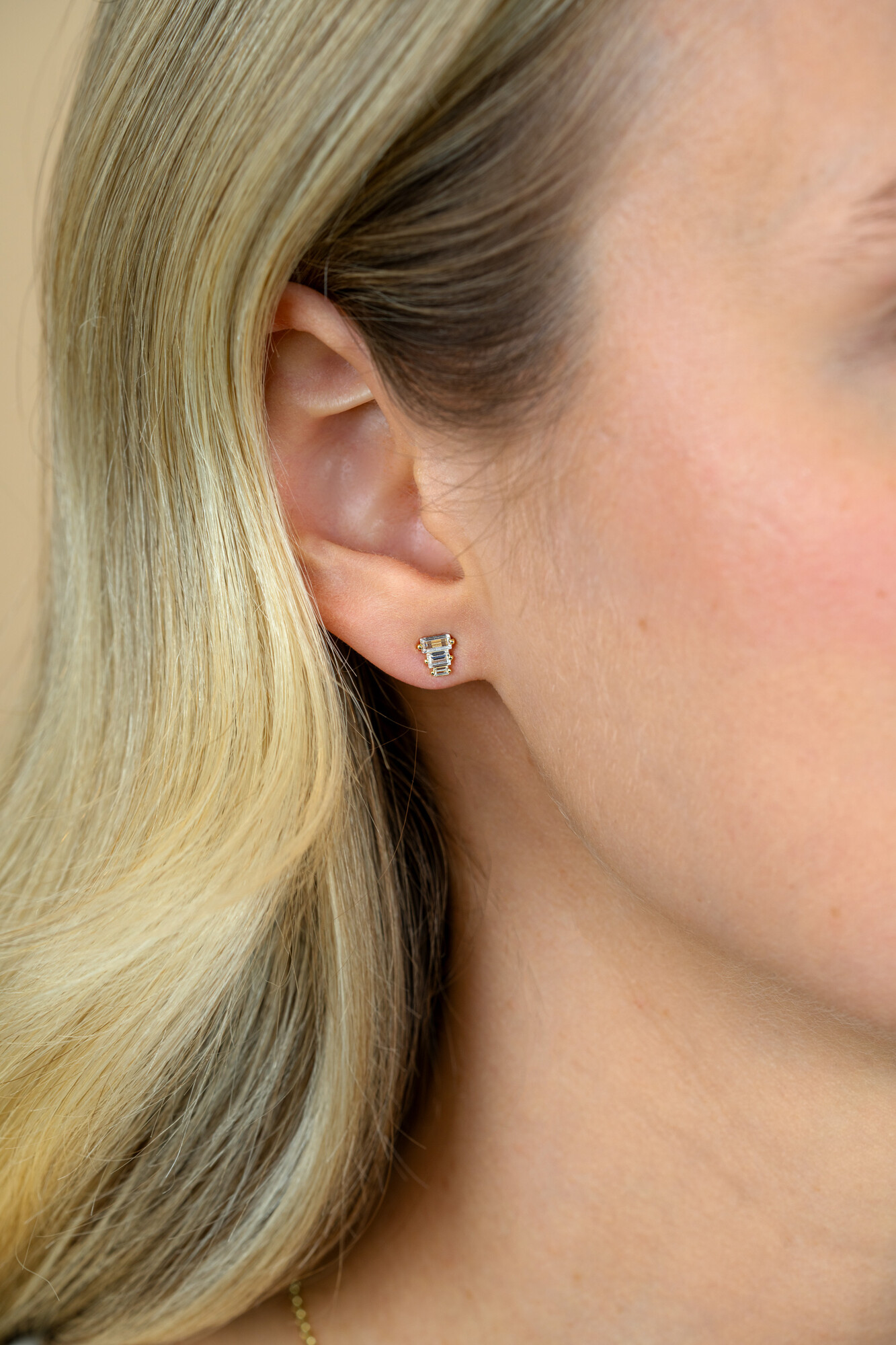 5,5mm ZINZI gold plated zilveren oorstekers piramidevorm 3-baguette zirkonia ZIO2723Y