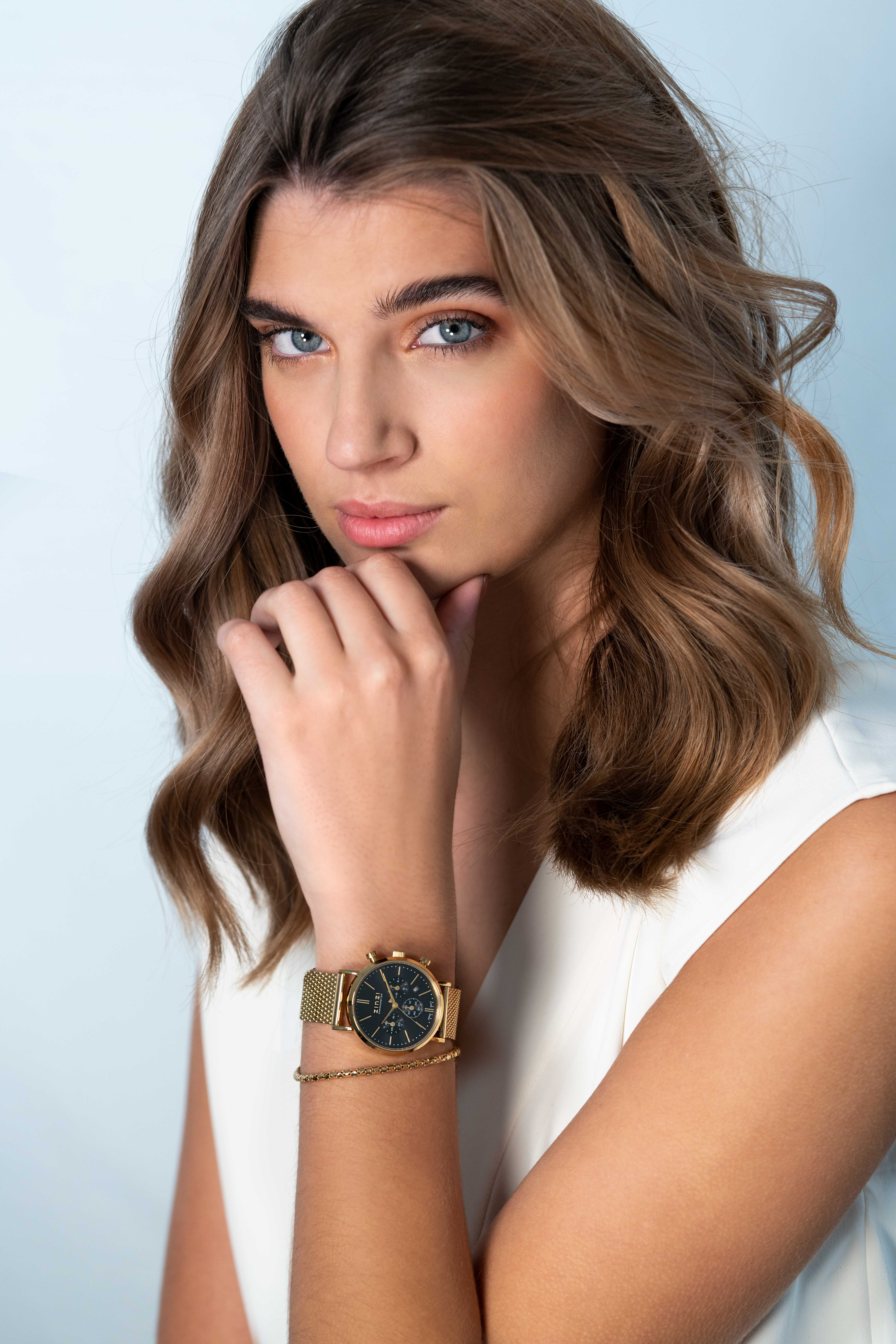 ZINZI horloge CHRONOGRAPH 34mm zwarte wijzerplaat met datum en chronometers, geelgoudkleurige stalen kast, geelgoudkleurige stalen mesh band 18mm ZIW1543
