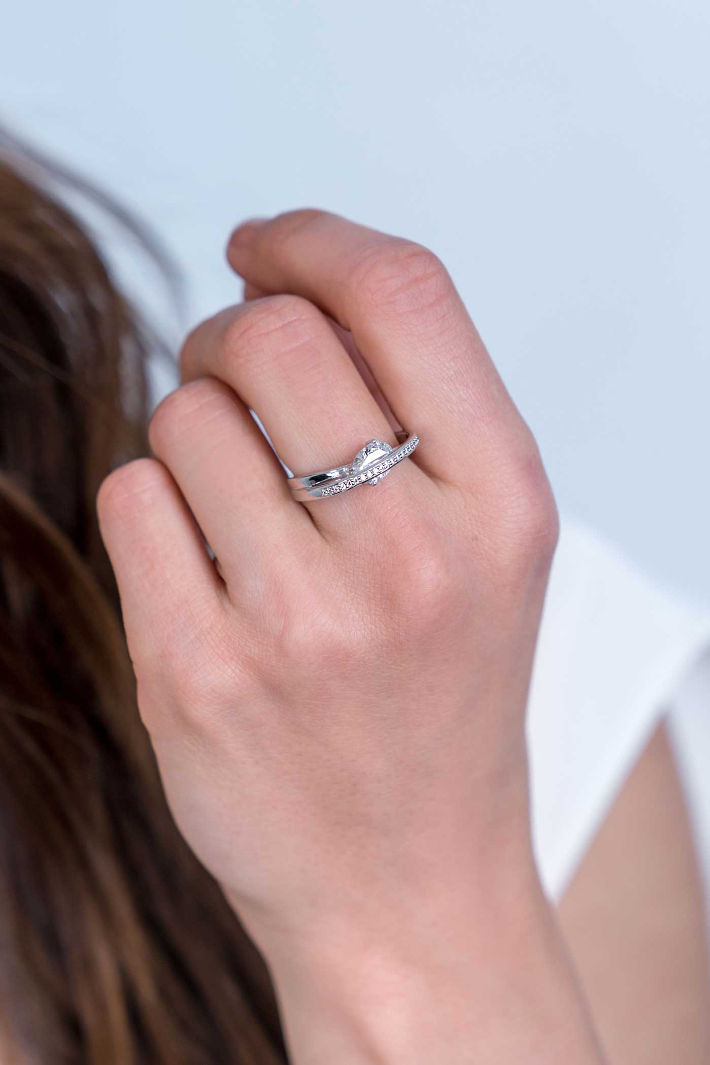 ZINZI zilveren luxe cross-over ring ovale witte zirconia ZIR2190C