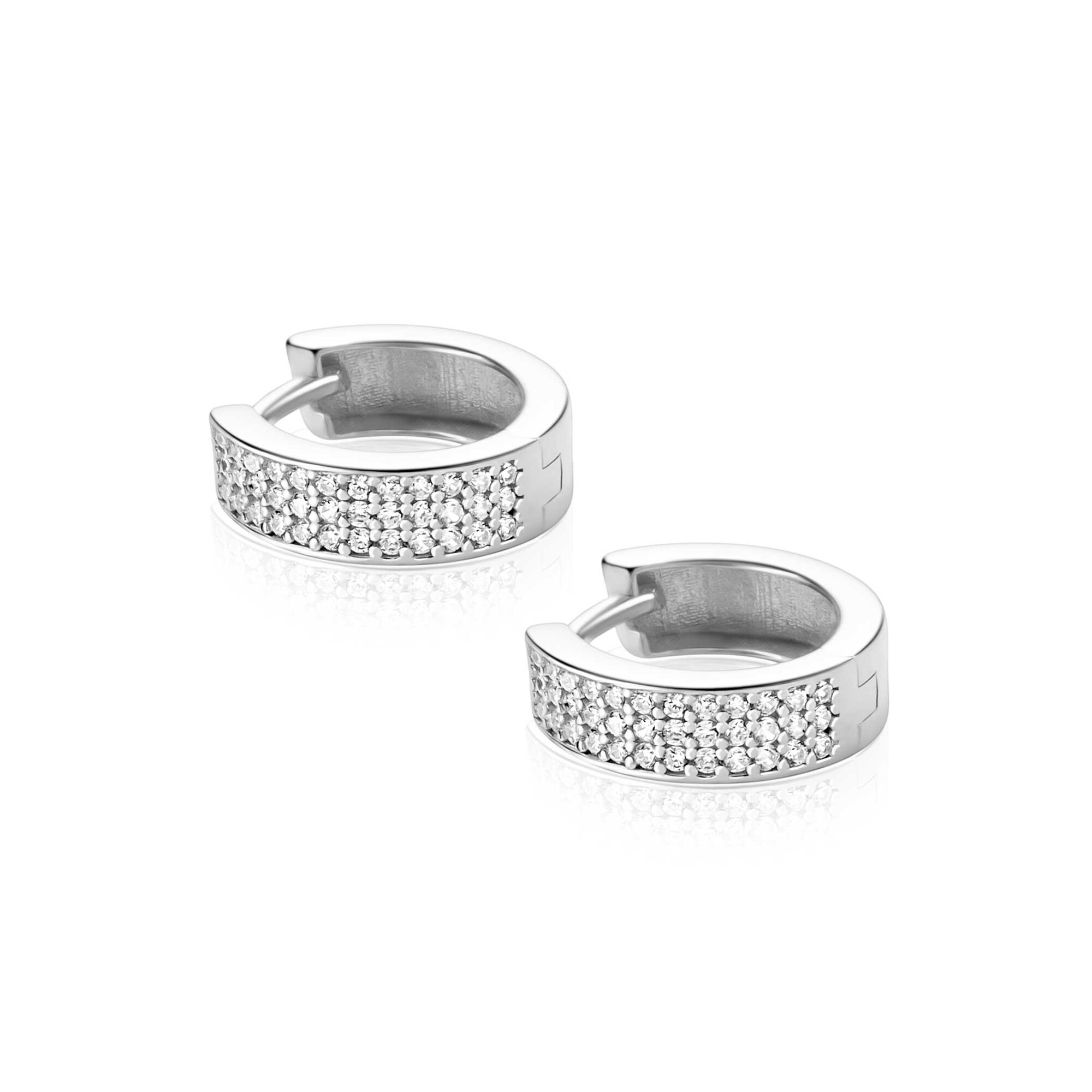 13mm ZINZI zilveren brede oorringen bezet met drie rijen schitterende witte zirkonia’s, luxe klapsluiting ZIO2862