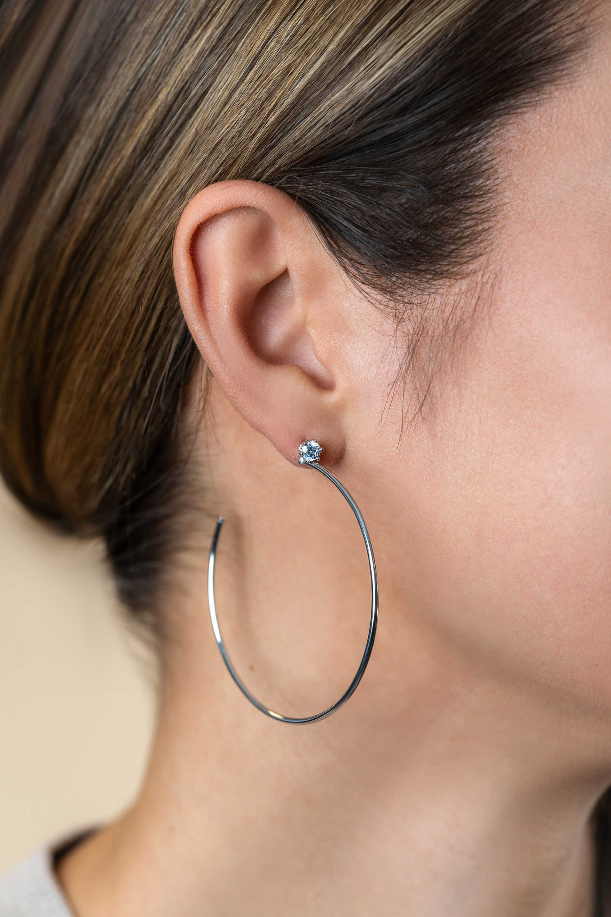 55mm ZINZI zilveren oorstekers 5mm witte zirconia met halve oorringen 55mm en 1,5mm buisdikte ZIO2574
