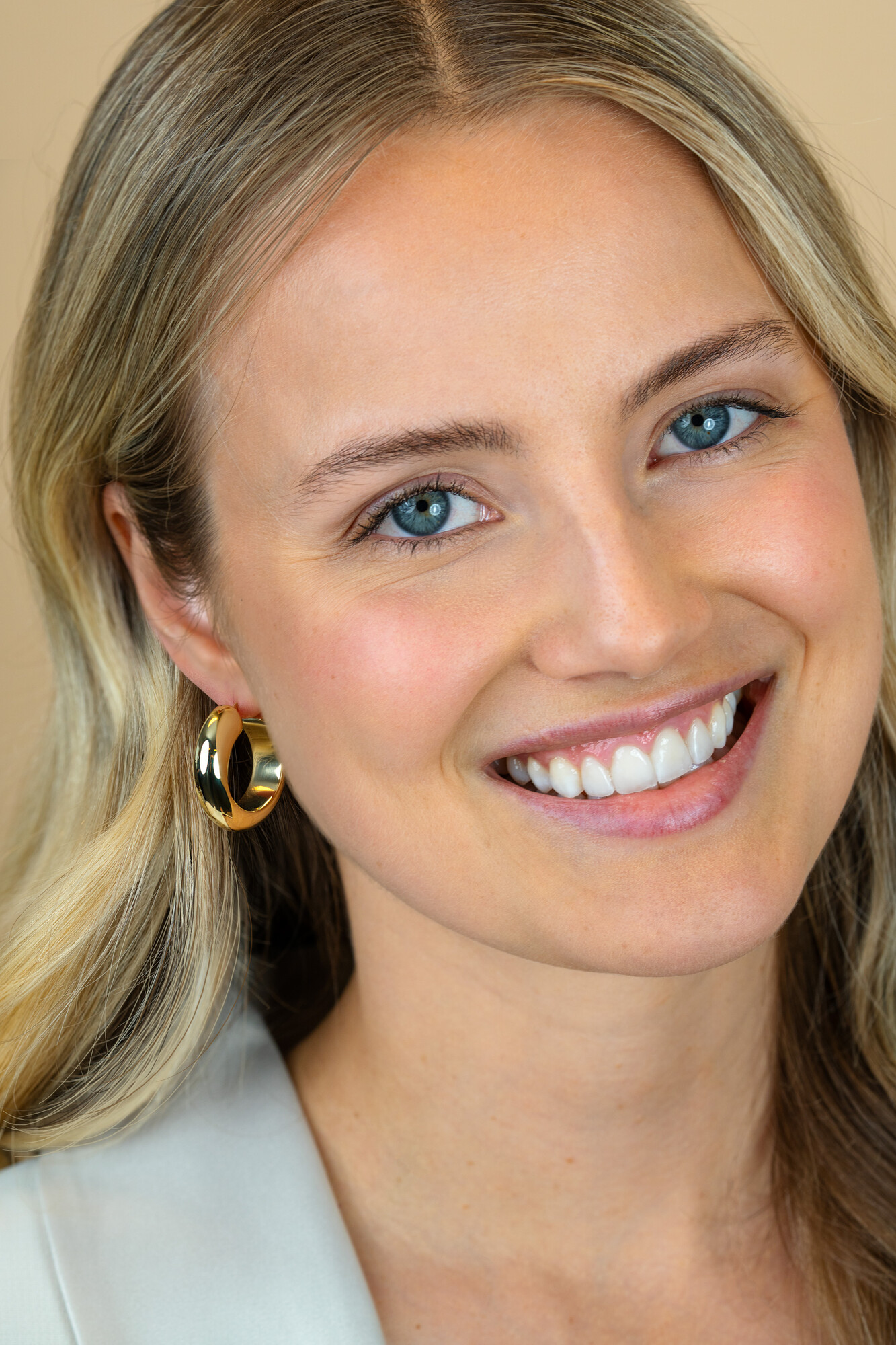 28mm ZINZI gold plated zilveren oorringen met brede buis (8mm) en rond model, handige bovensluiting  ZIO2749G