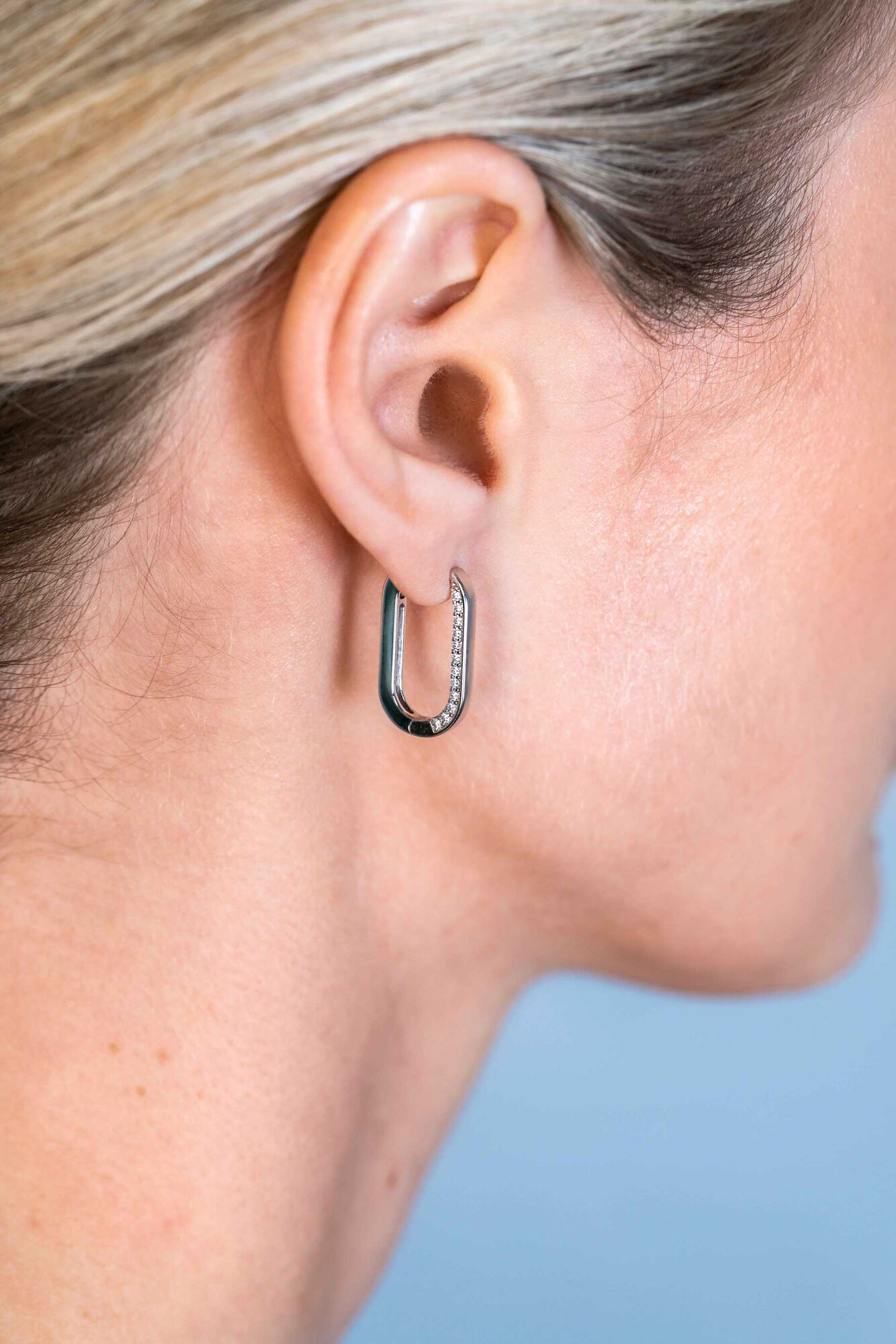 ZINZI zilveren luxe oorringen ovale vorm 20mm zijkant witte zirconia's ZIO2319