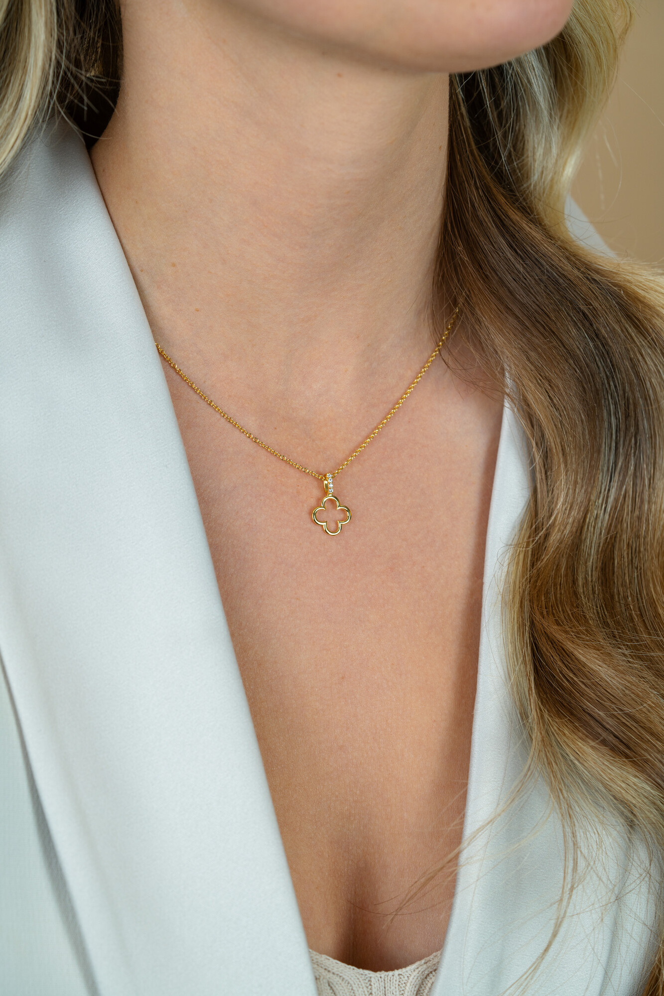 ZINZI gold plated zilveren ketting 42-45cm met open klaver hanger ZIC2743